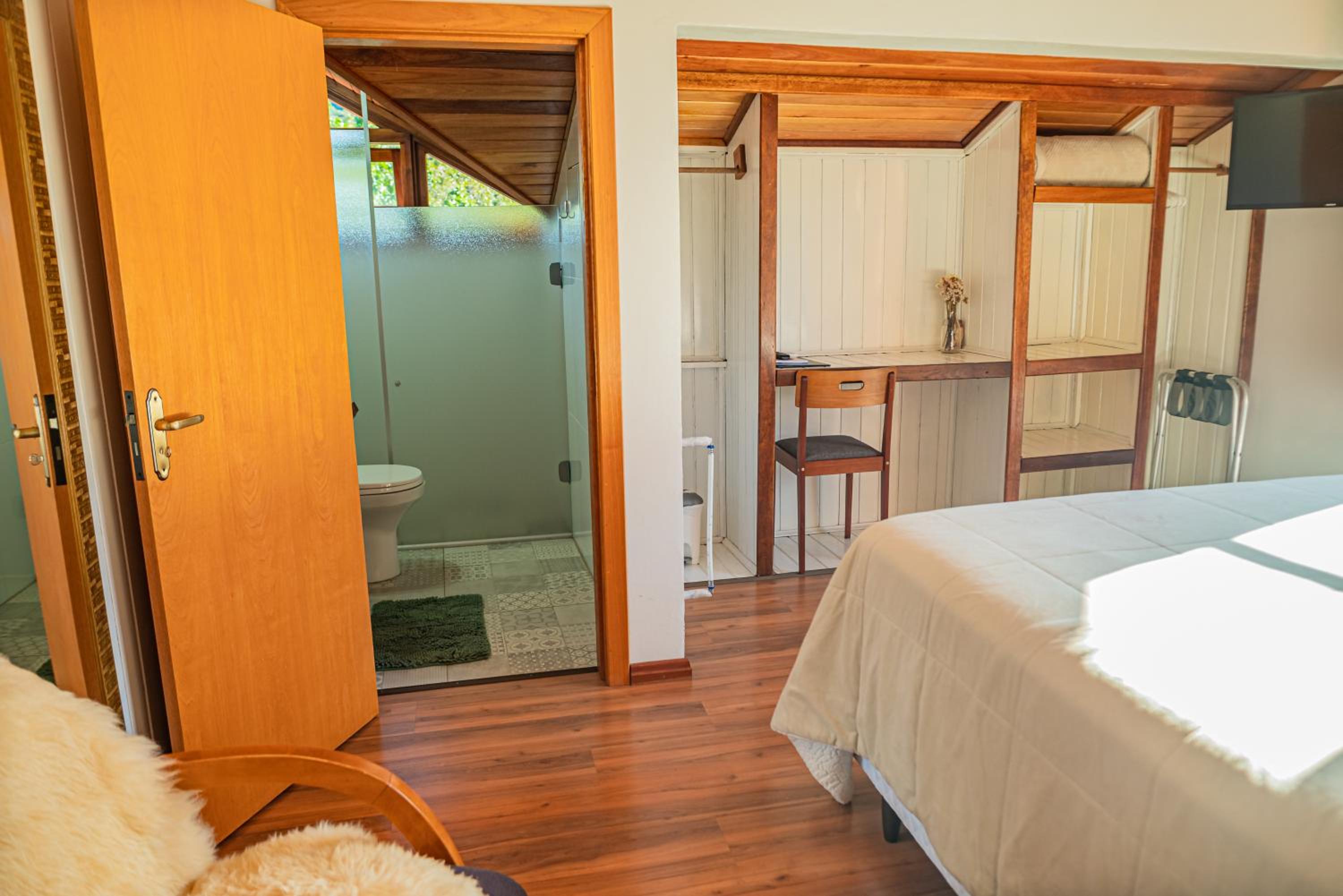 Queen Suite - Photo 5