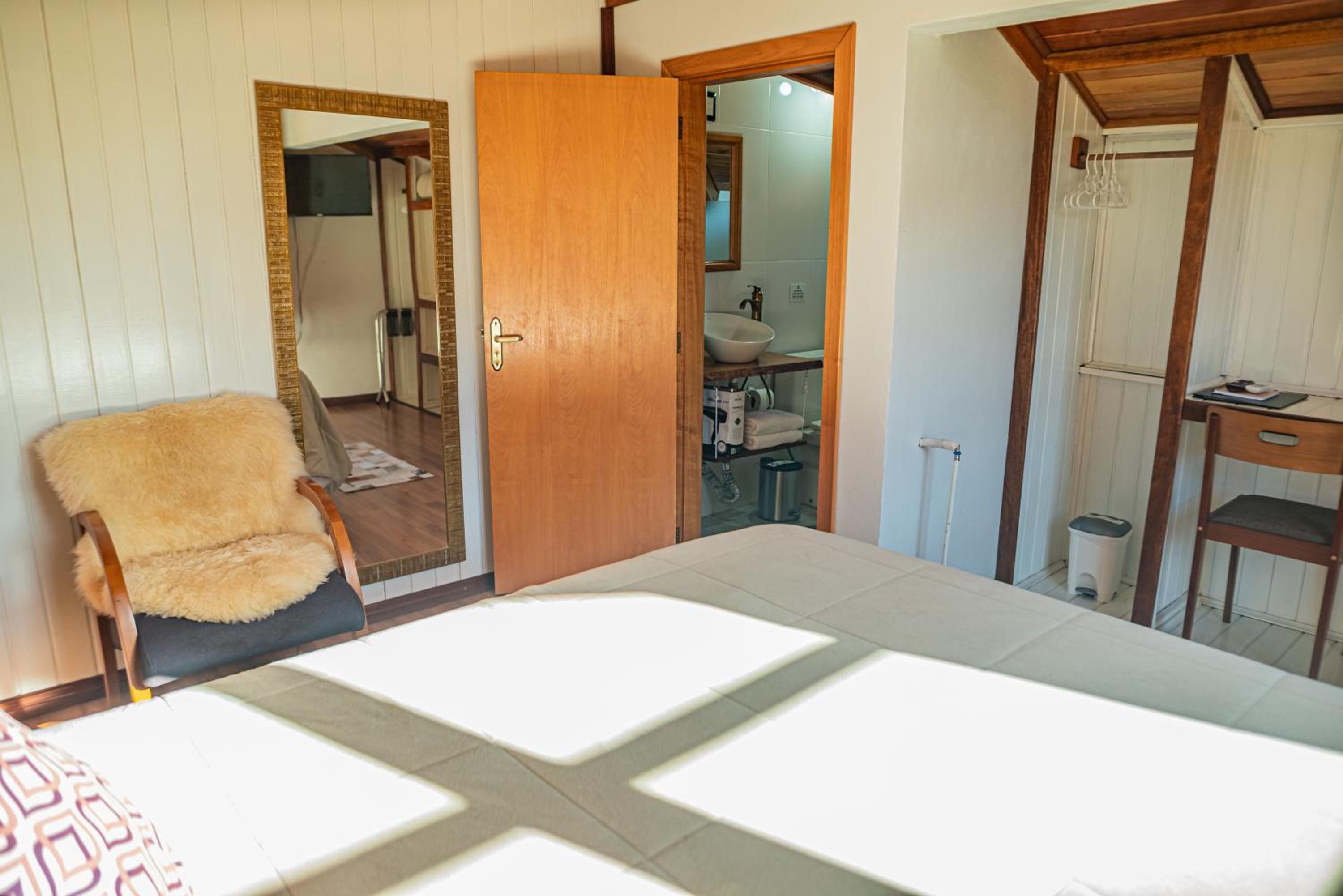 Queen Suite - Photo 7