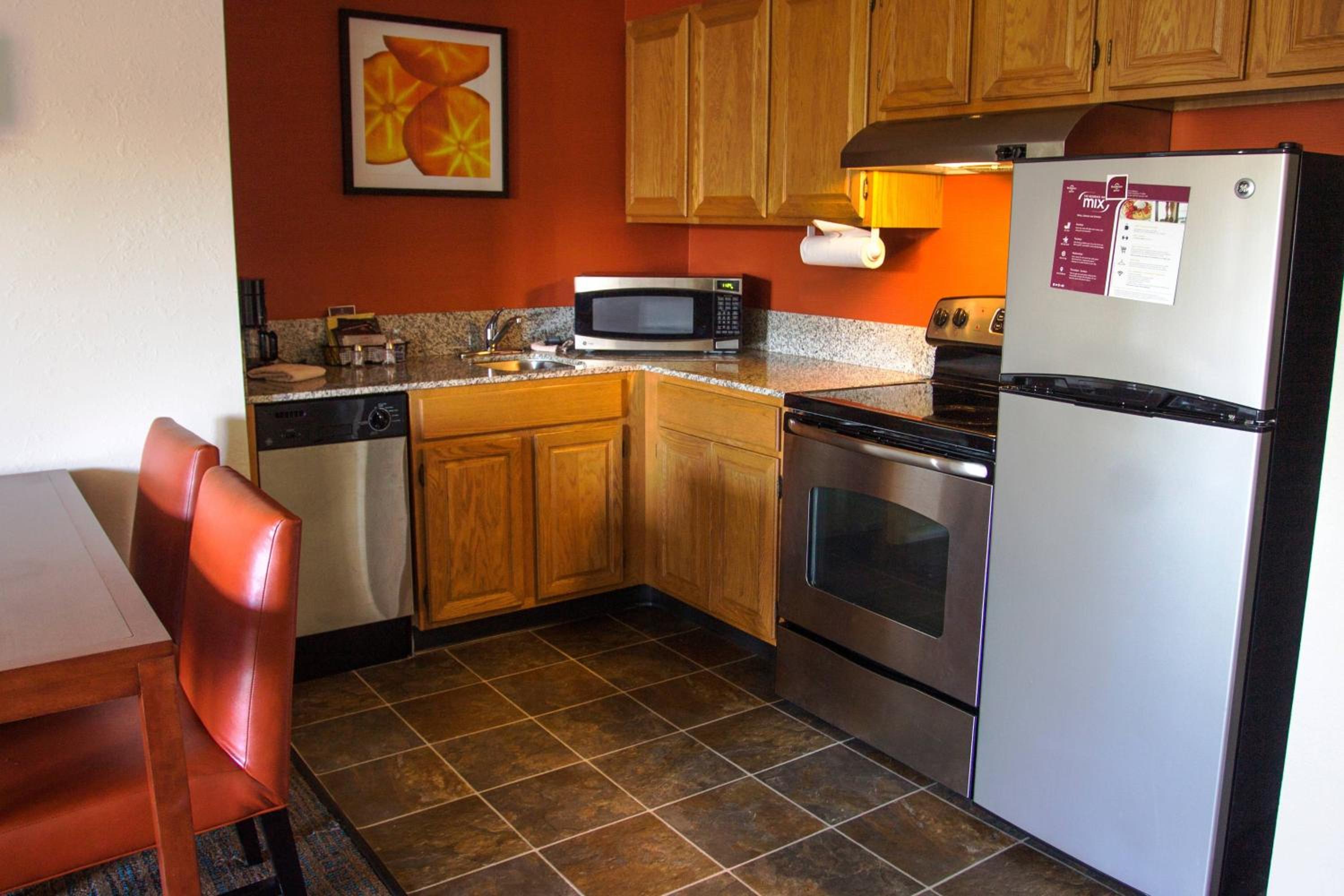 Two-Bedroom Suite with Fireplace - Photo 3
