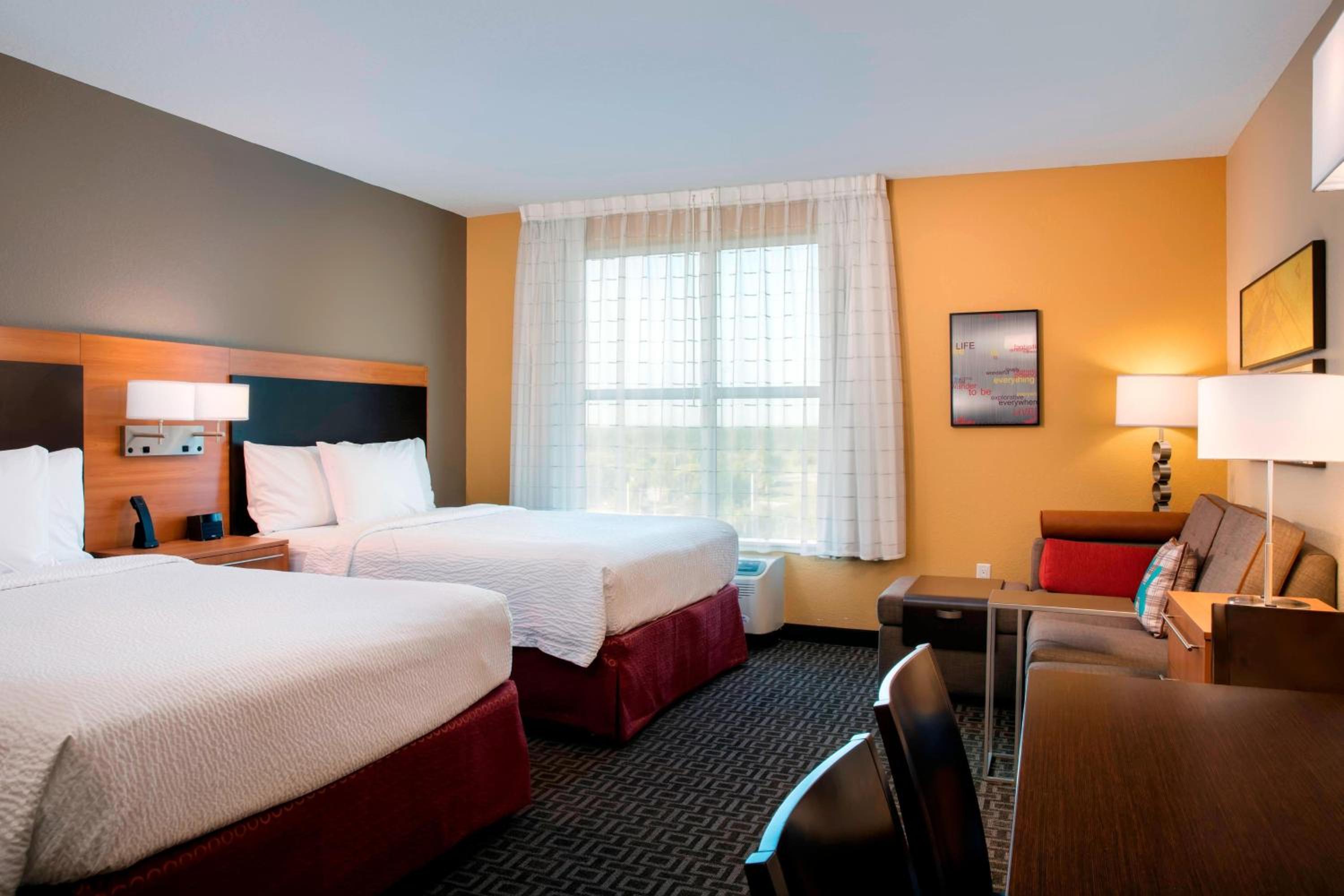 Queen Suite with Two Queen Beds with Sofa Bed thumbnail 5
