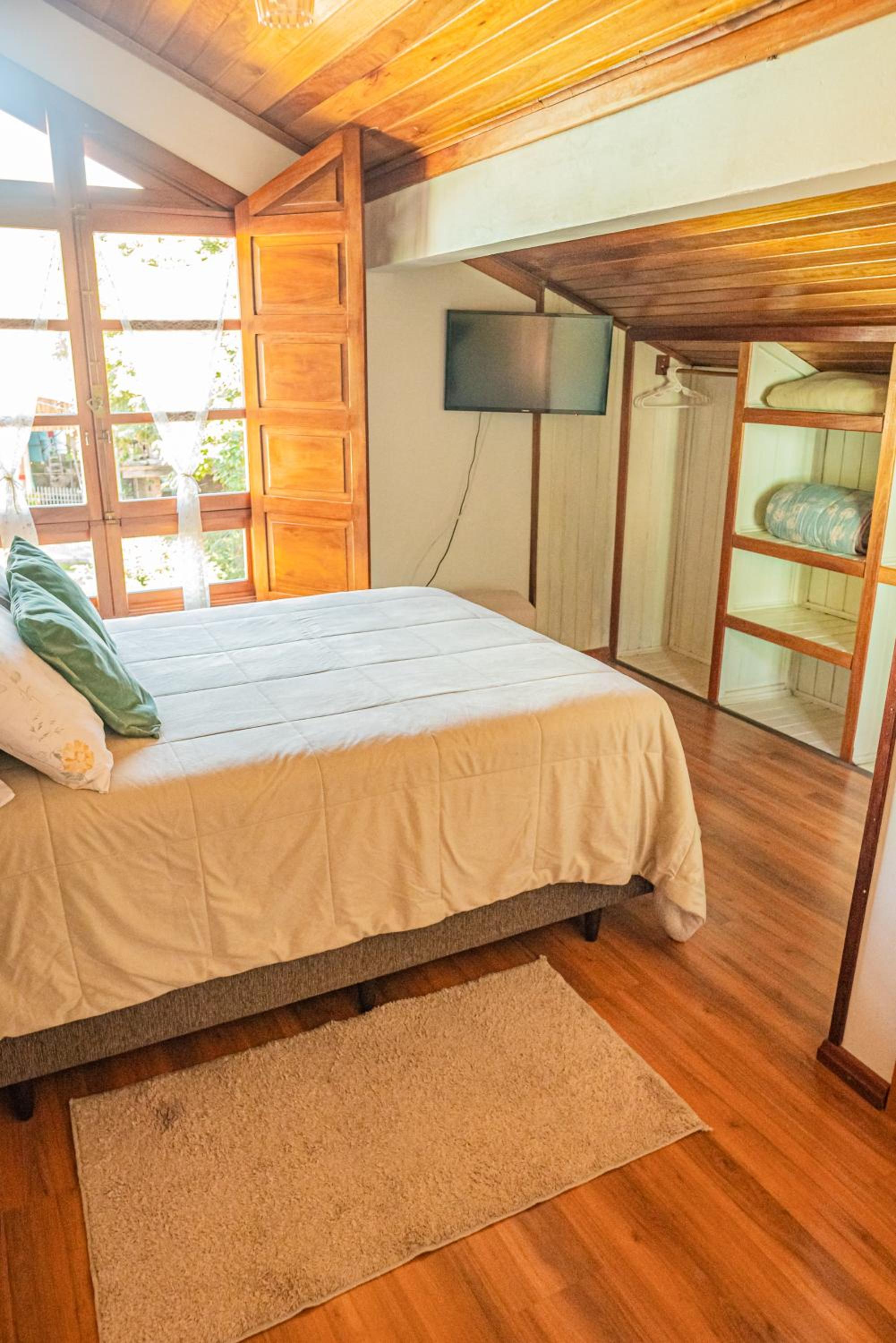 Suite - Photo 1