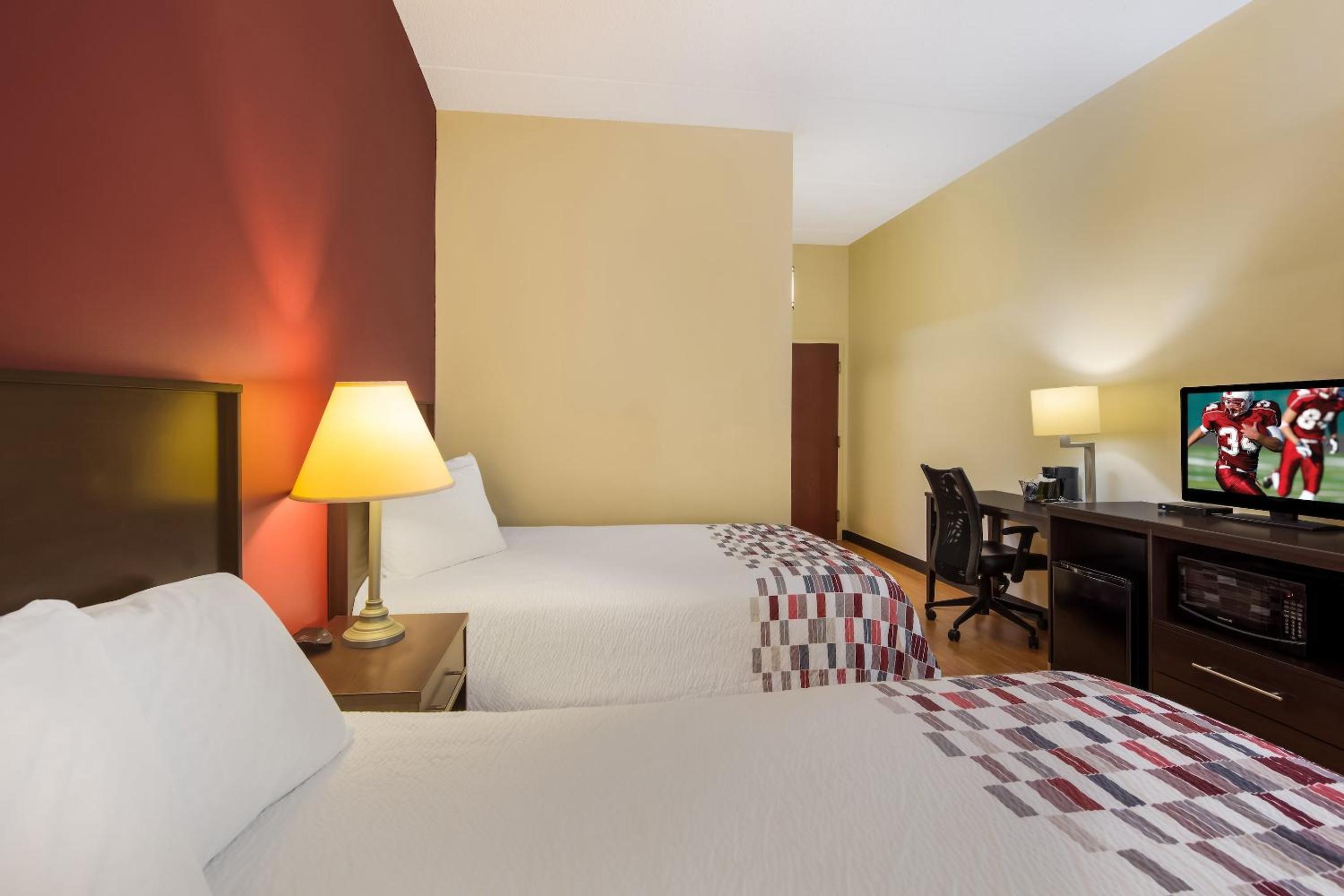 Deluxe Room with Two Double Beds Non-Smoking photo 3
