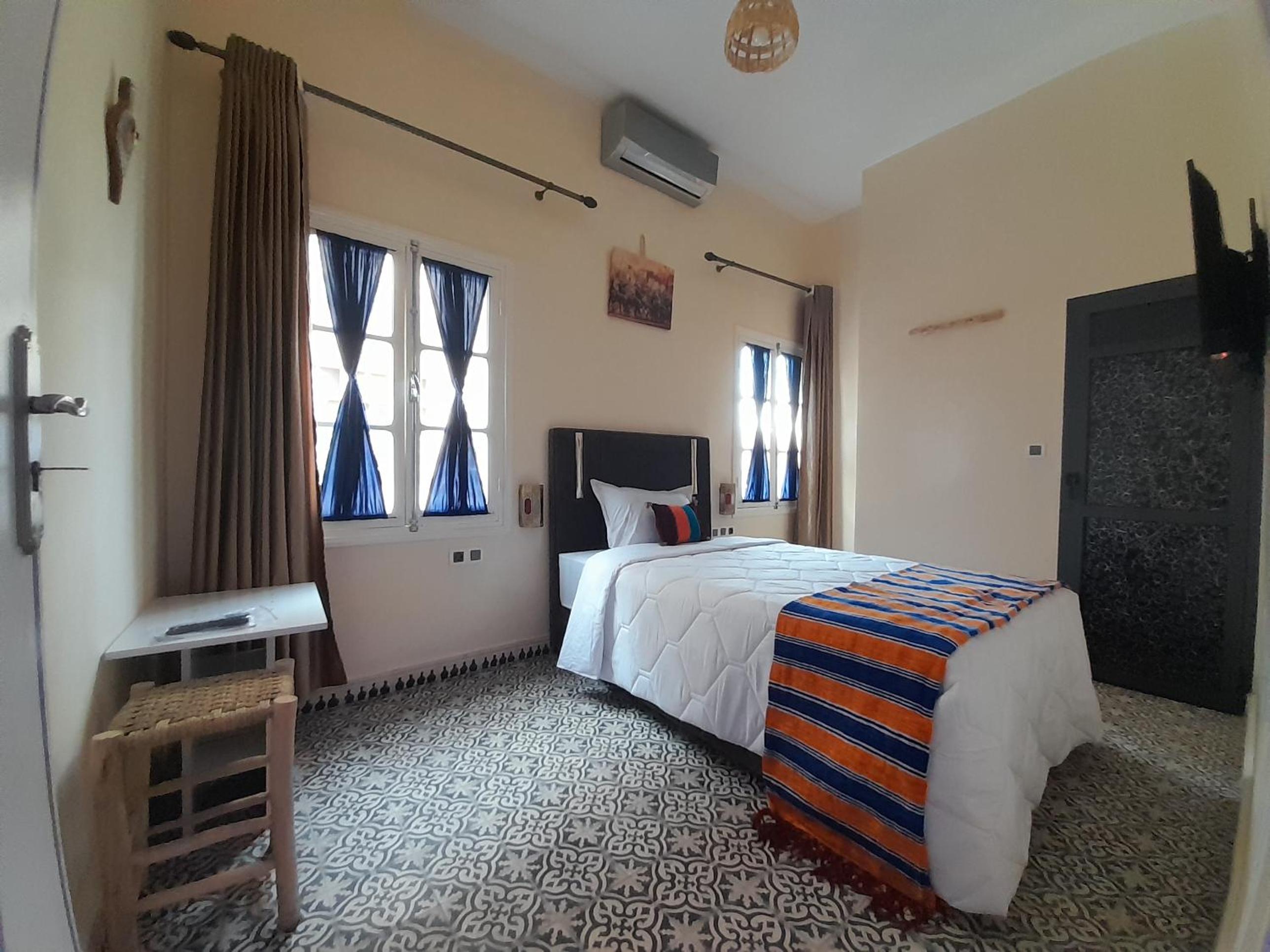 Single Room with Private Bathroom photo 1