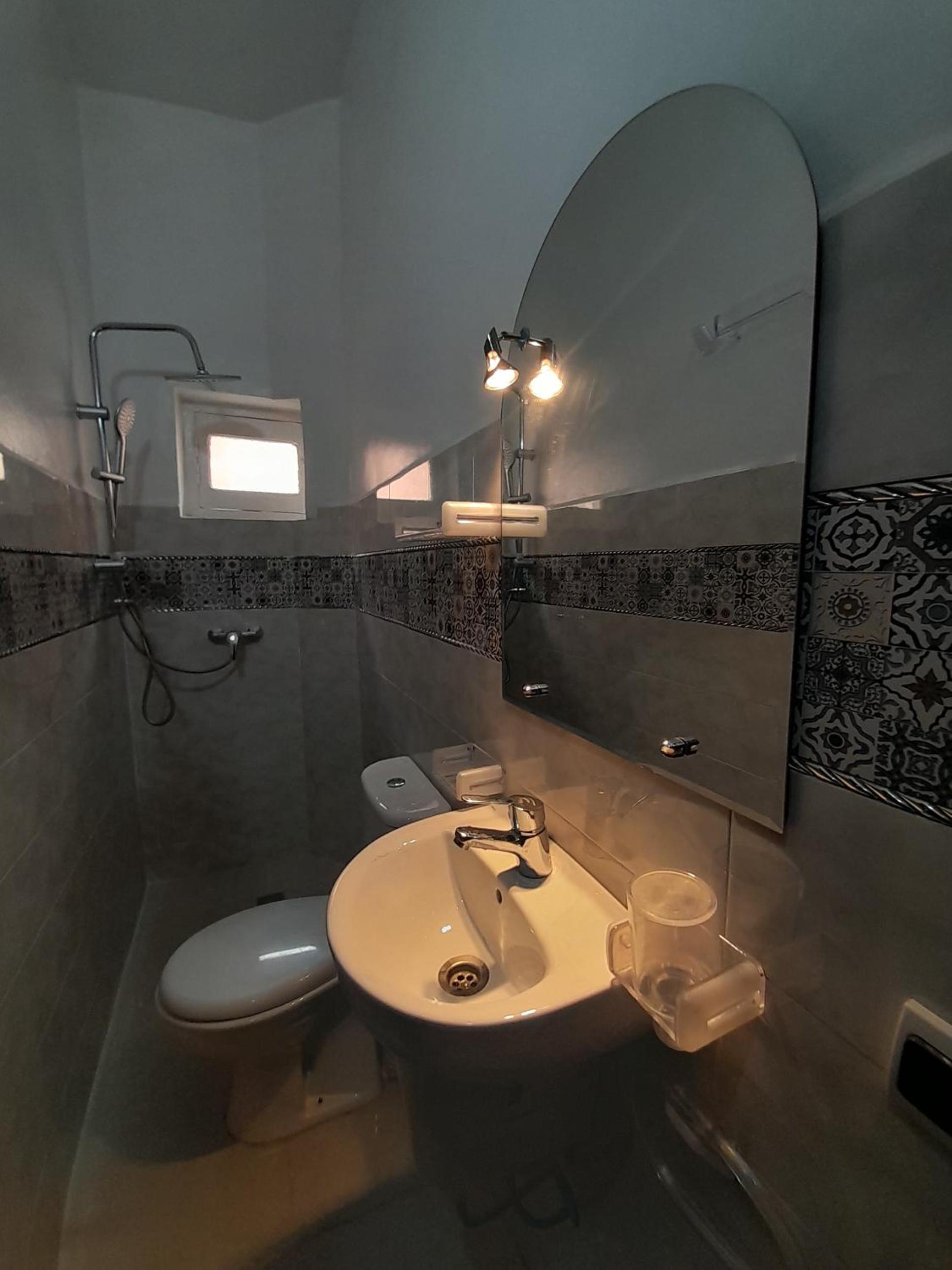 Single Room with Private Bathroom photo 3