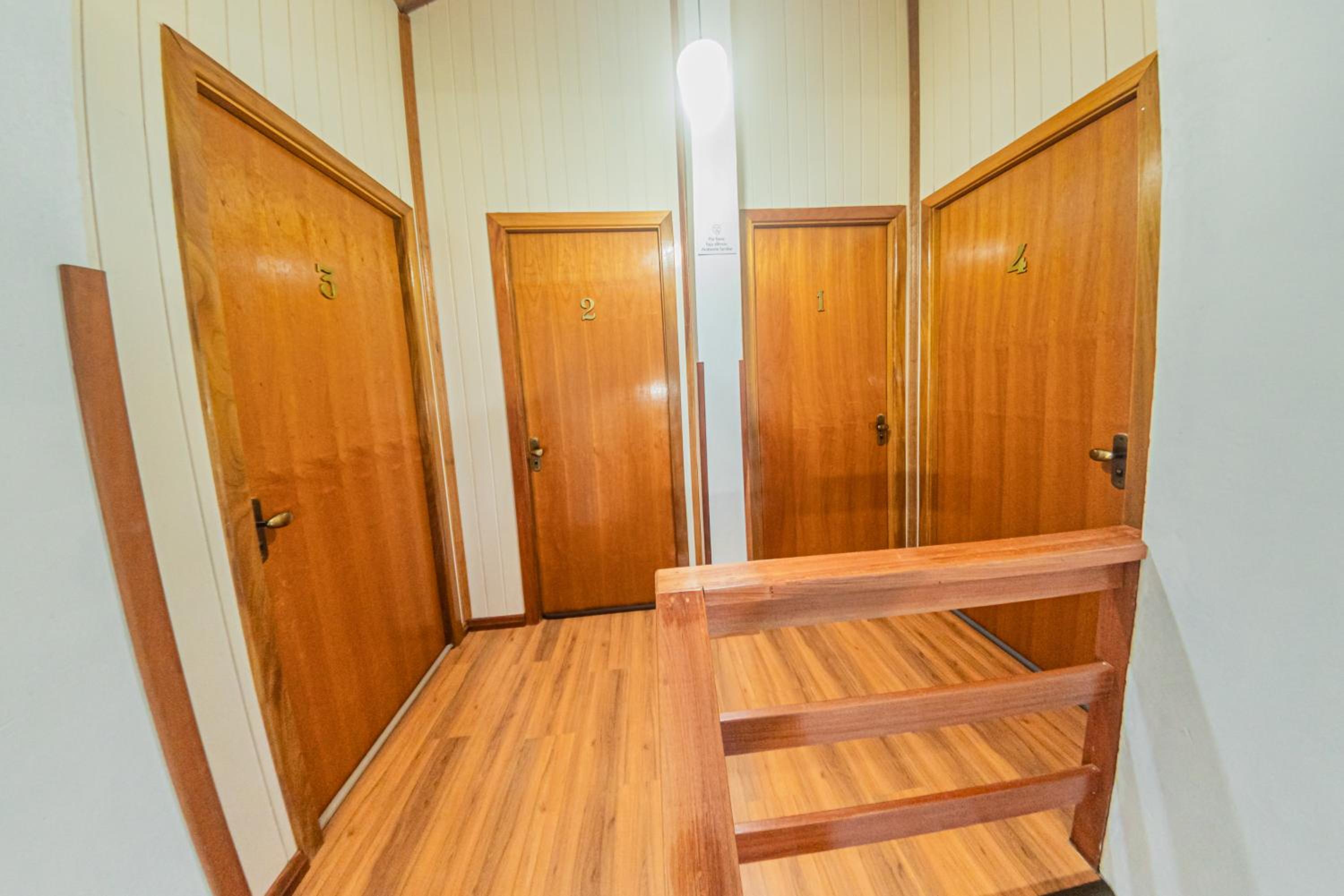 Queen Suite - Photo 18