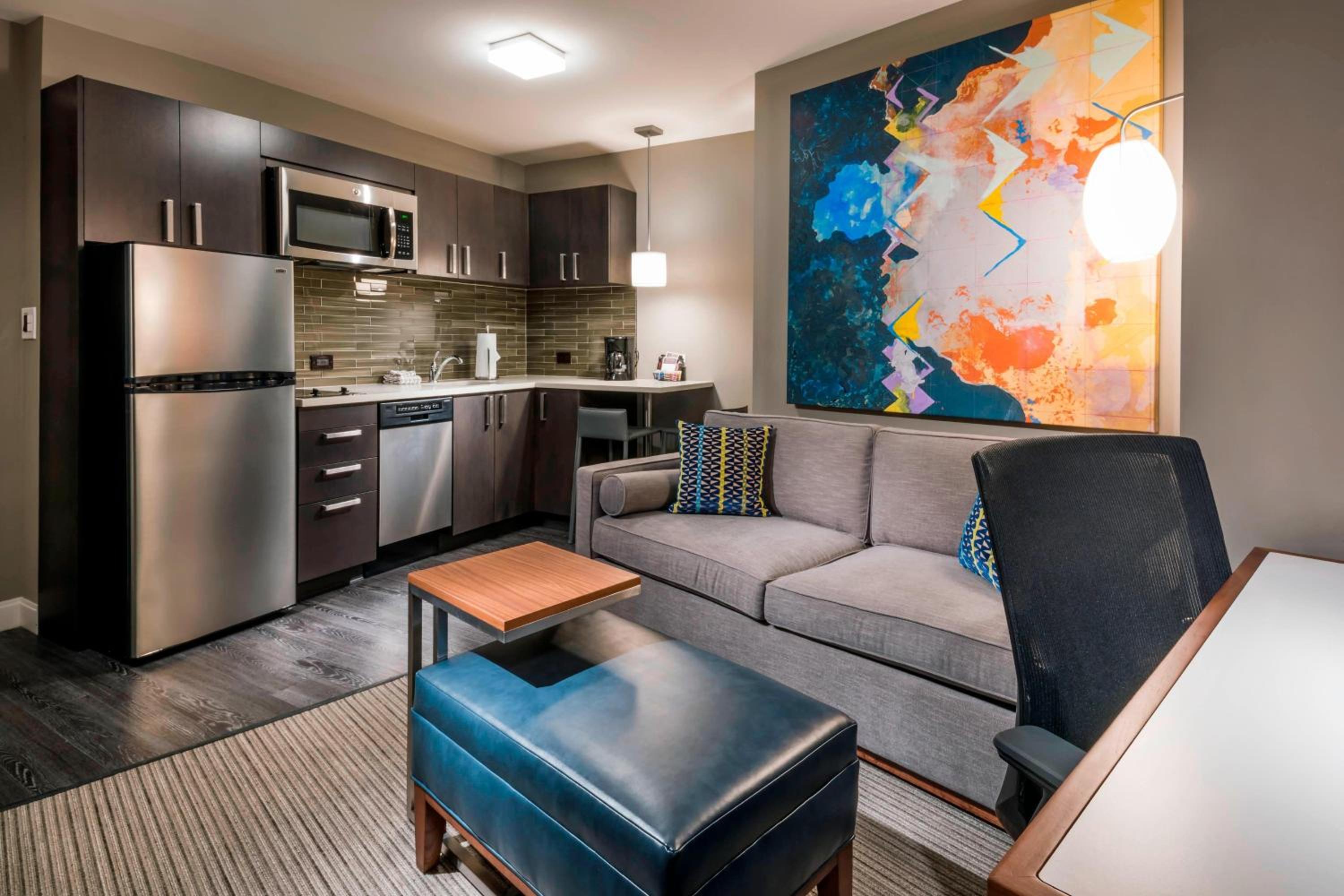 King Studio with Sofa Bed - Hearing Accessible photo 2