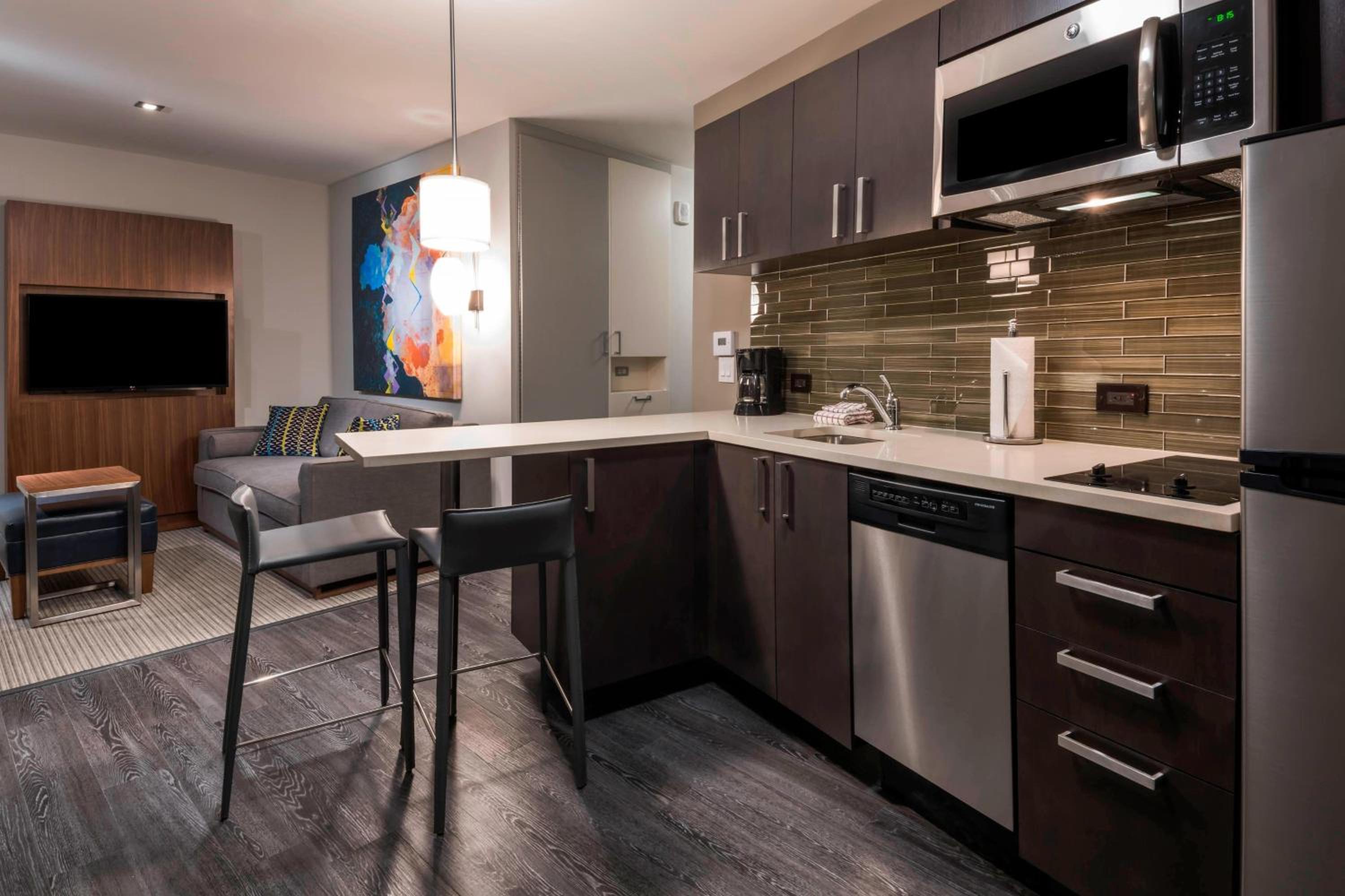 Deluxe One-Bedroom King Suite with Sofa Bed photo 2
