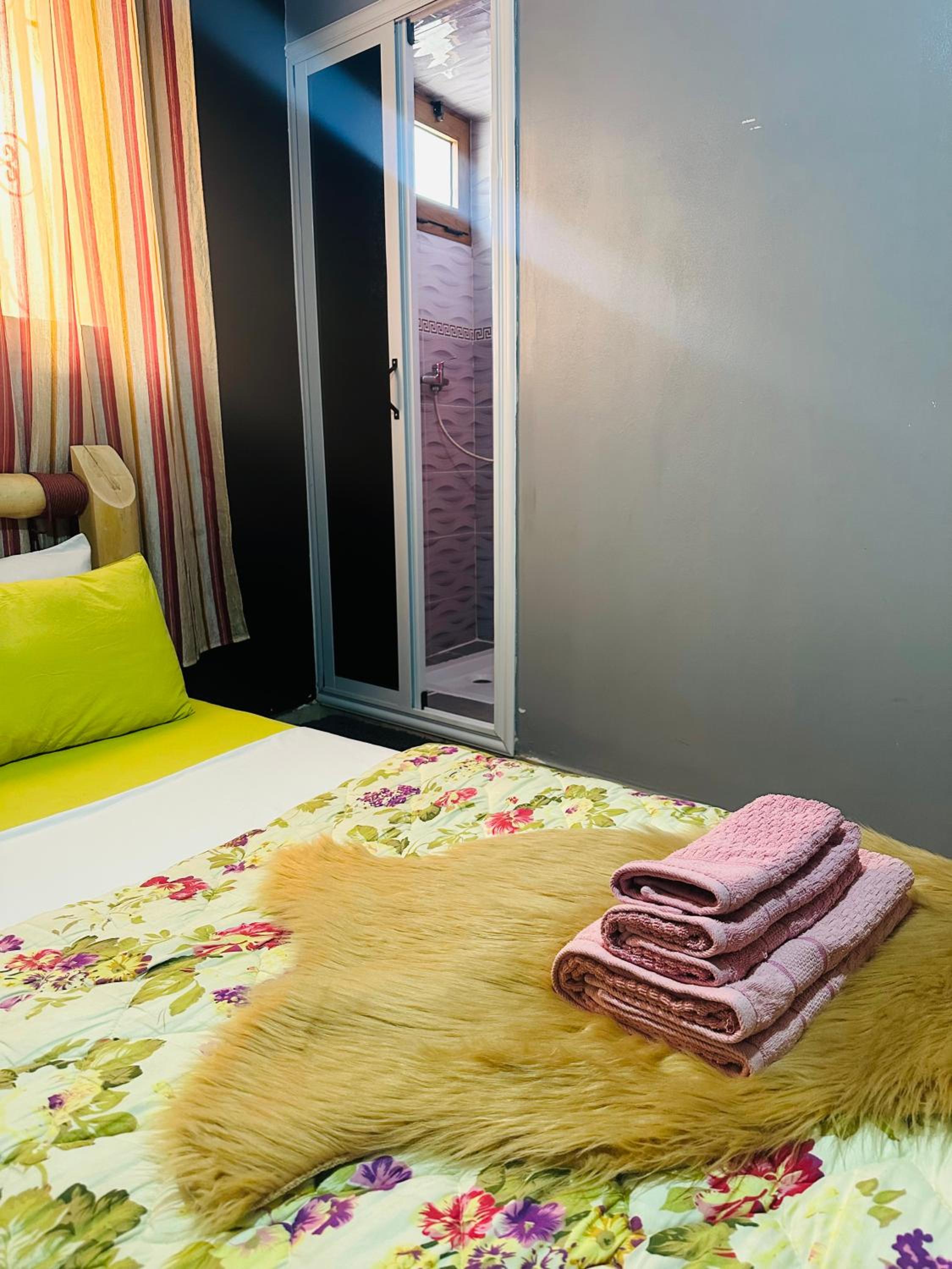 Small Double Room - Photo 6