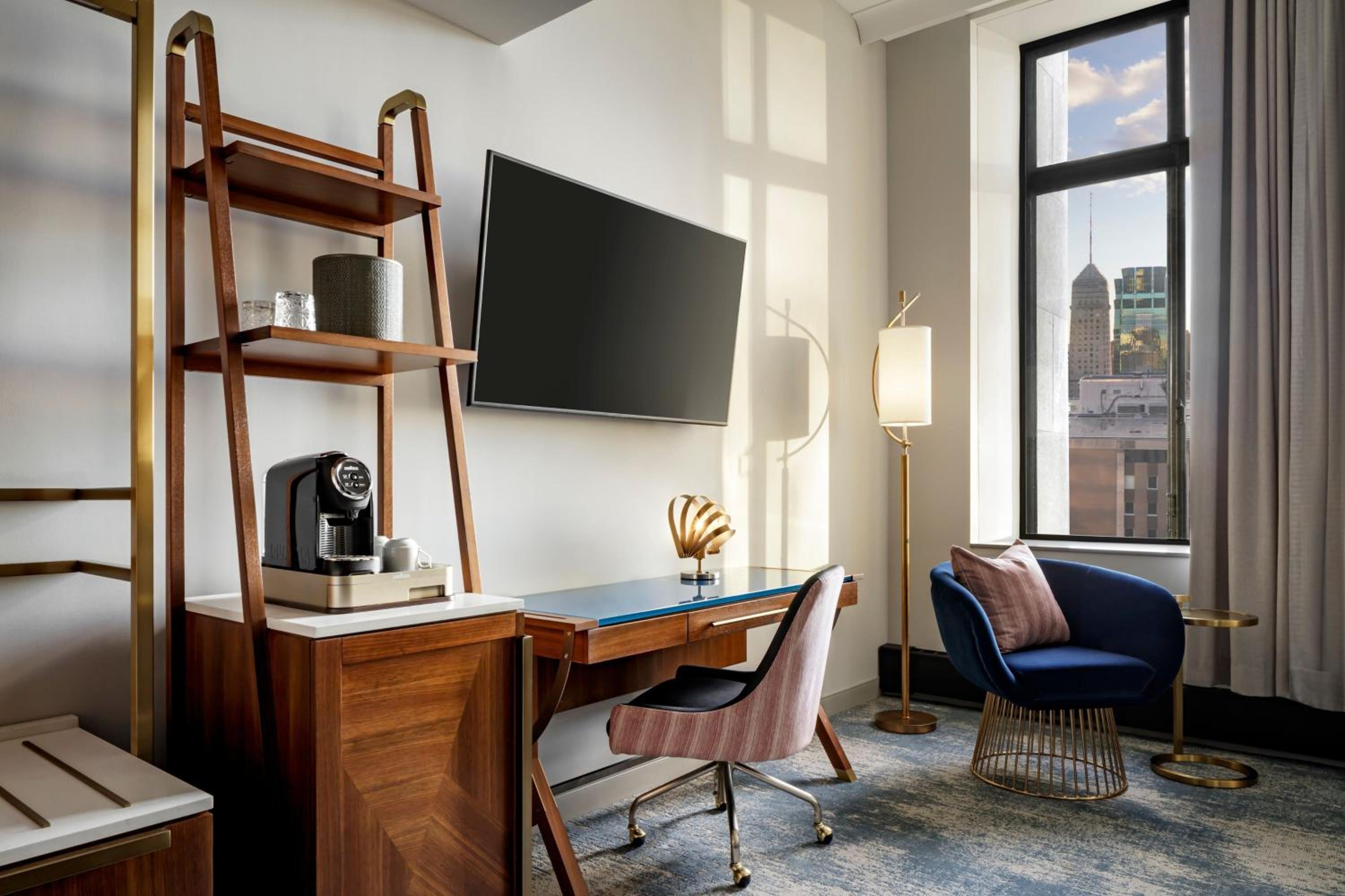 King Guest Room with City View - Photo 3