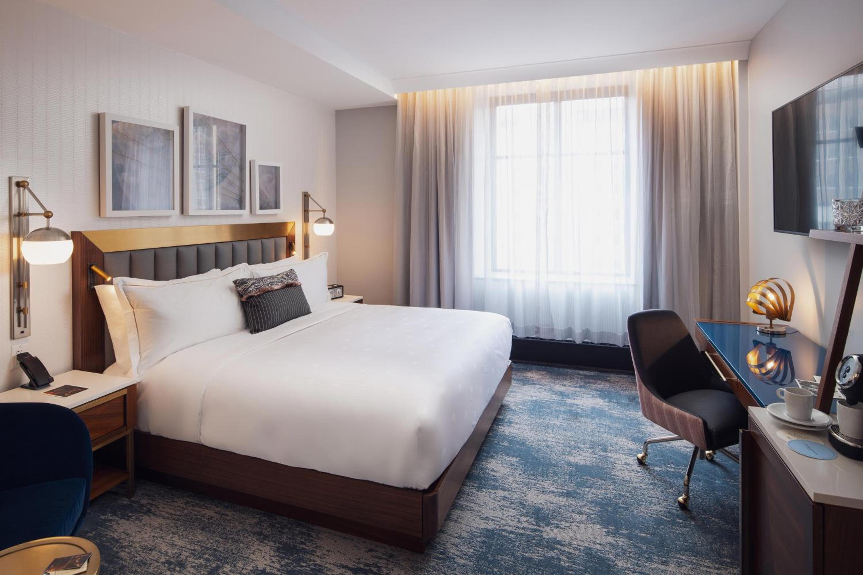 King Guest Room with City View - Photo 1