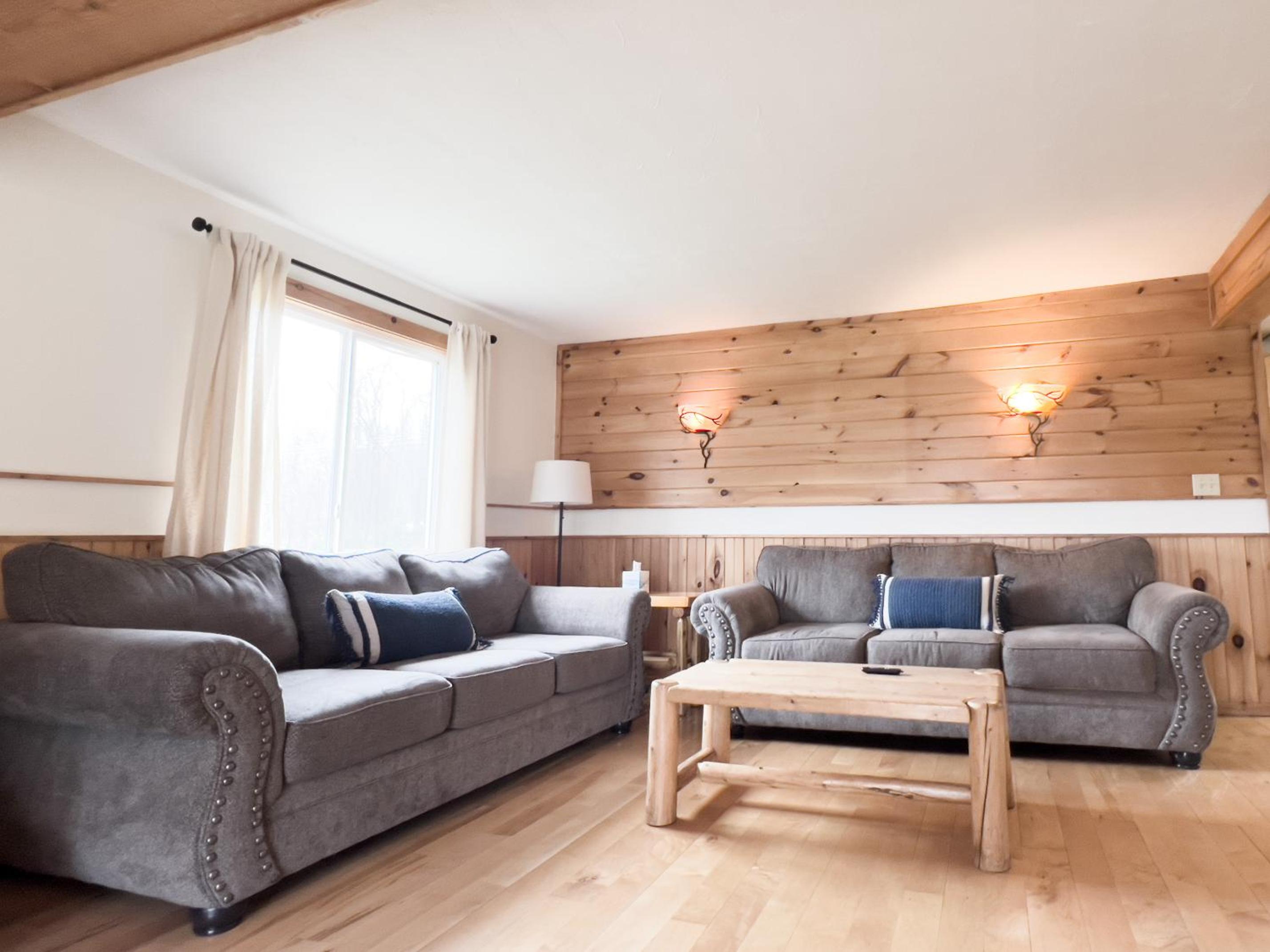 Six-Bedroom House photo 1