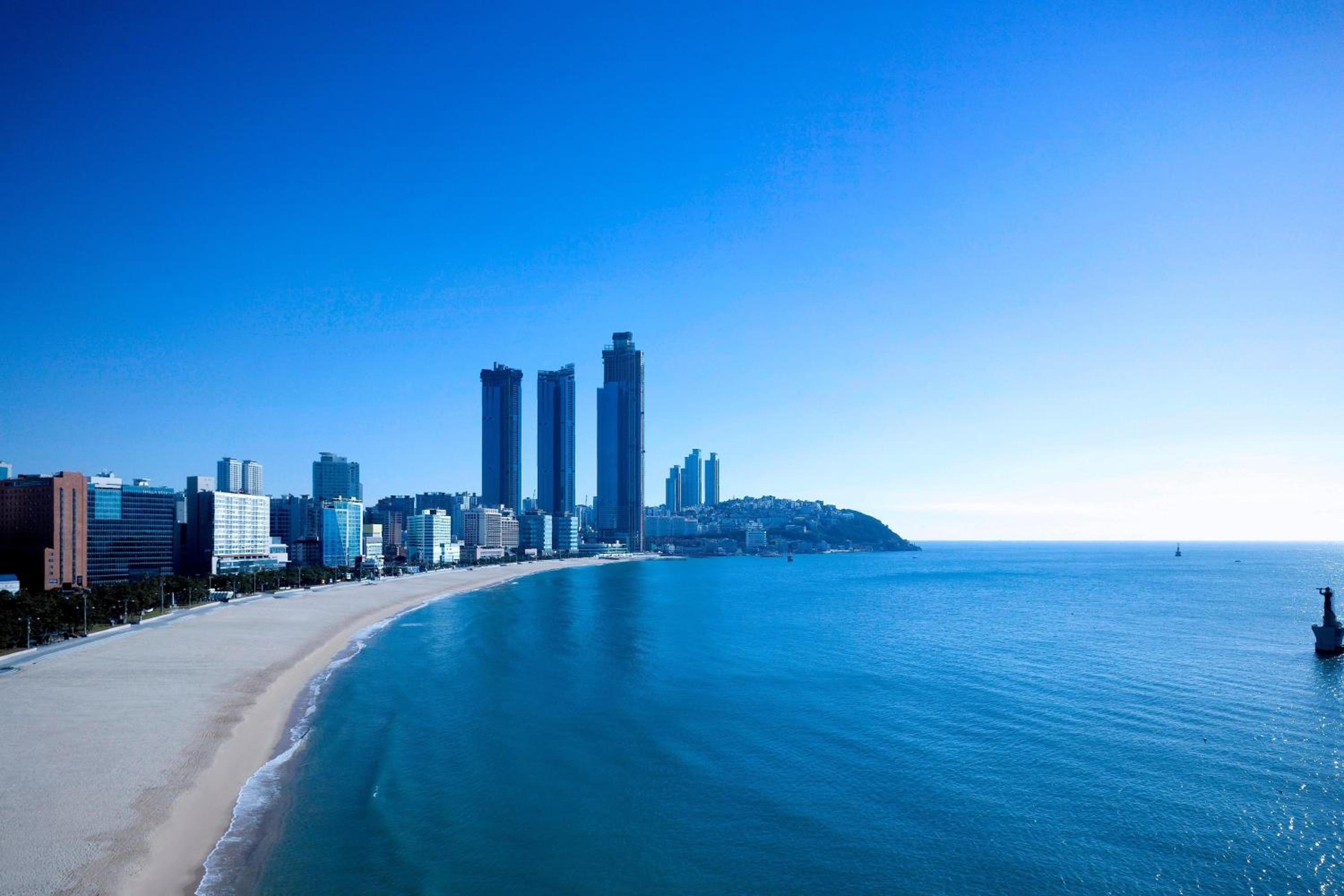 Deluxe Beach Family, 1 Queen and 1 Twin, Haeundae Beach view - Photo 2