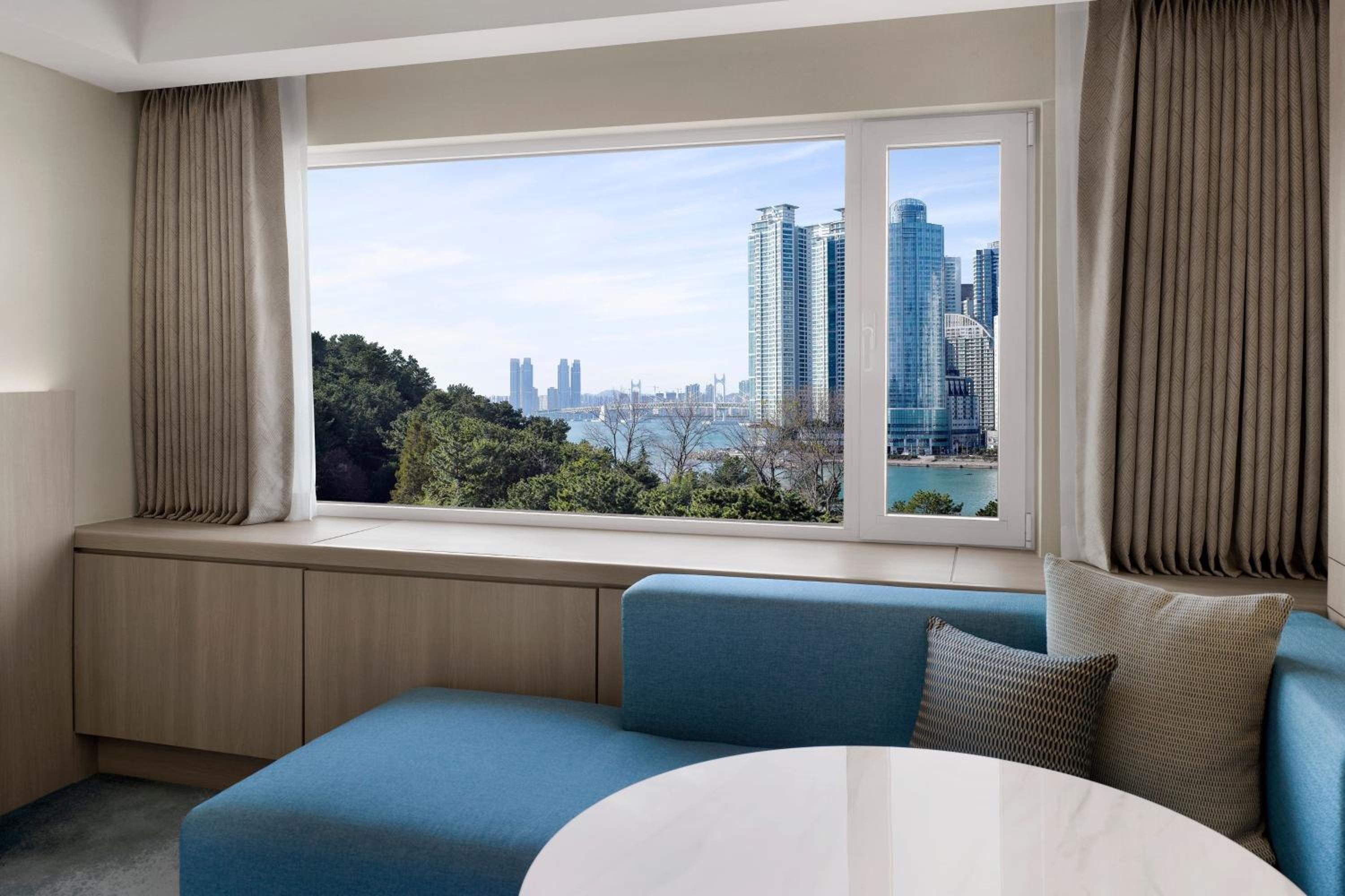 Executive Park King, Club lounge access,  1 King, Dongbaek Park view - Photo 8