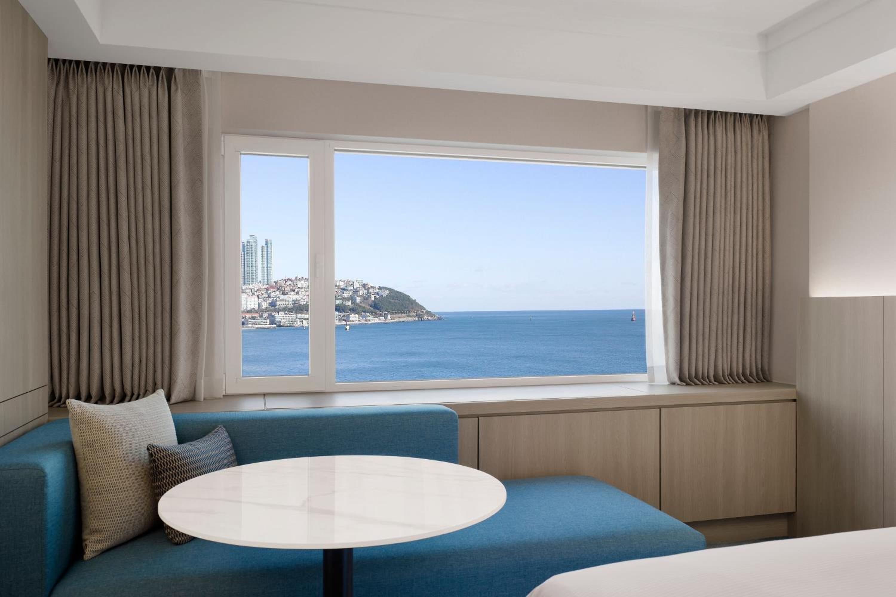 Executive Beach King, Club lounge access,  1 King, Haeundae Beach view - Photo 4