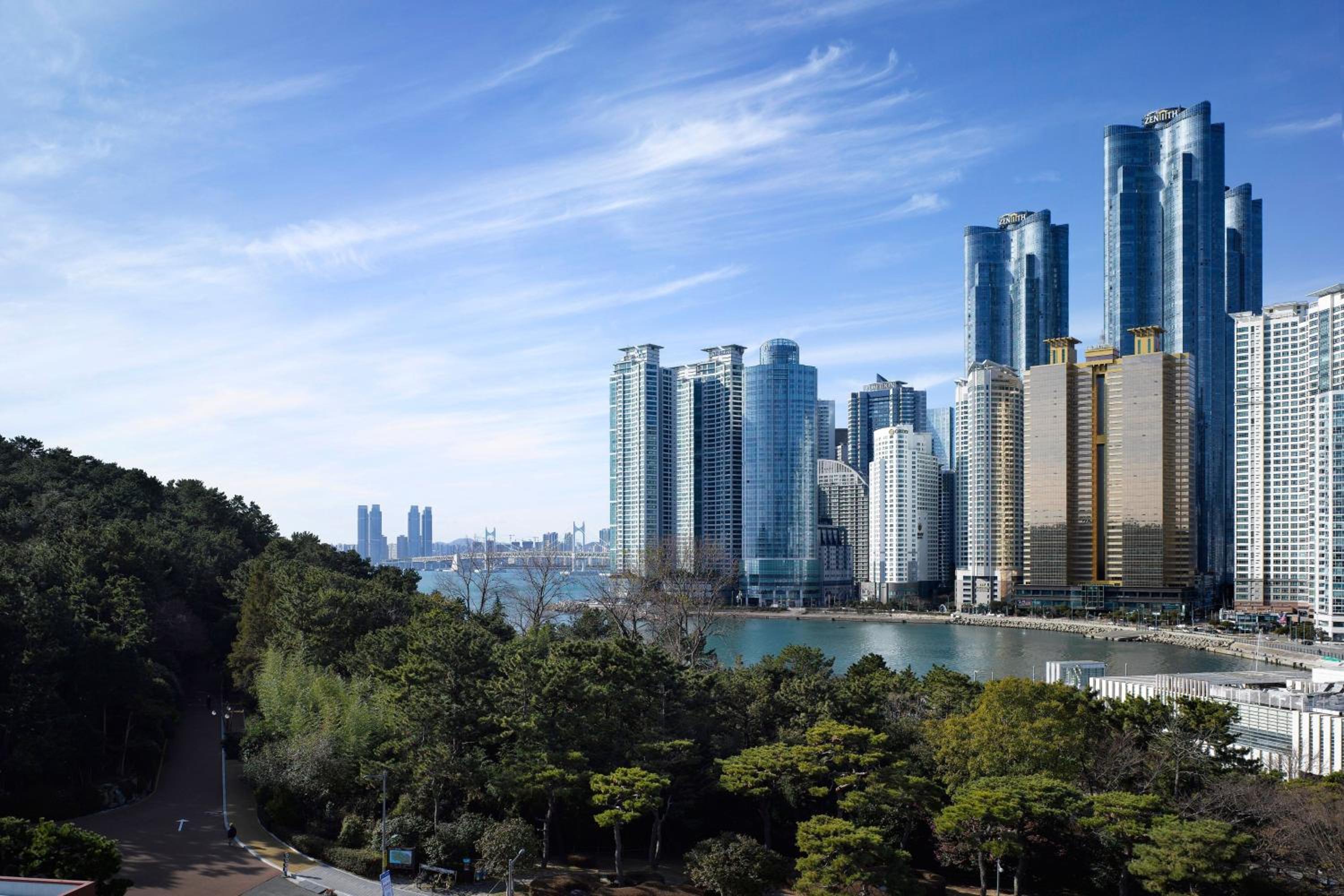 Executive Park King, Club lounge access,  1 King, Dongbaek Park view - Photo 7