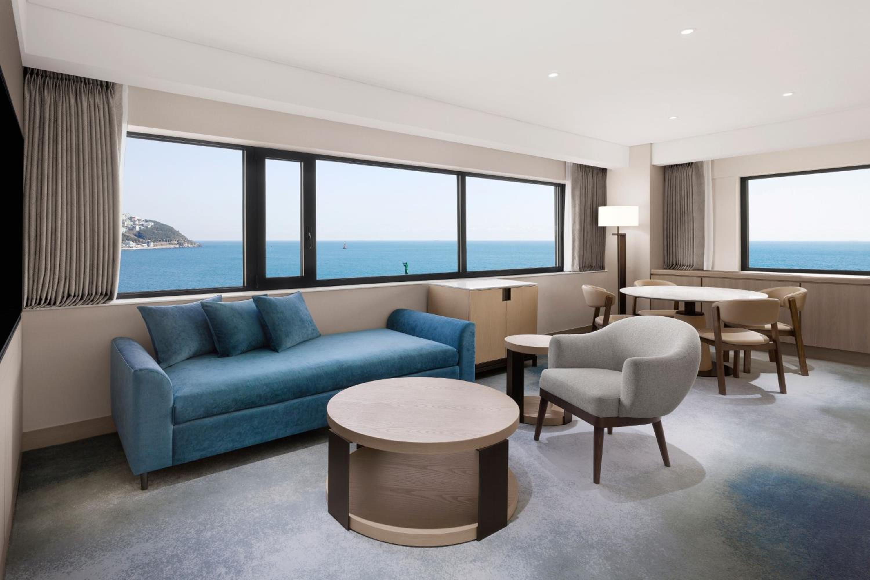 Executive Beach Suite, Club lounge access, 1 Bedroom Suite, 1 King, Haeundae Beach view, Corner room - Photo 1