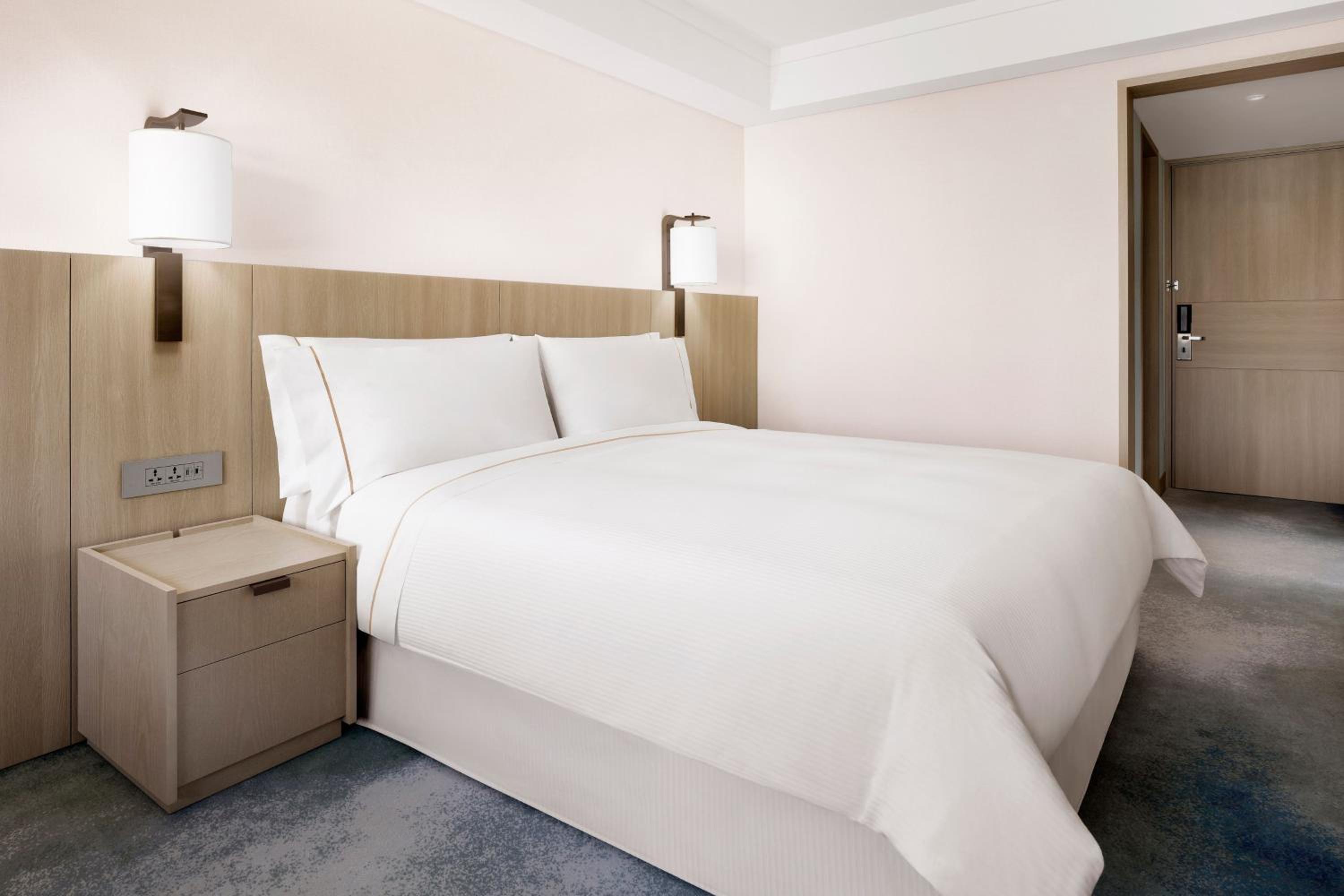 Executive Beach King, Club lounge access,  1 King, Haeundae Beach view - Photo 3