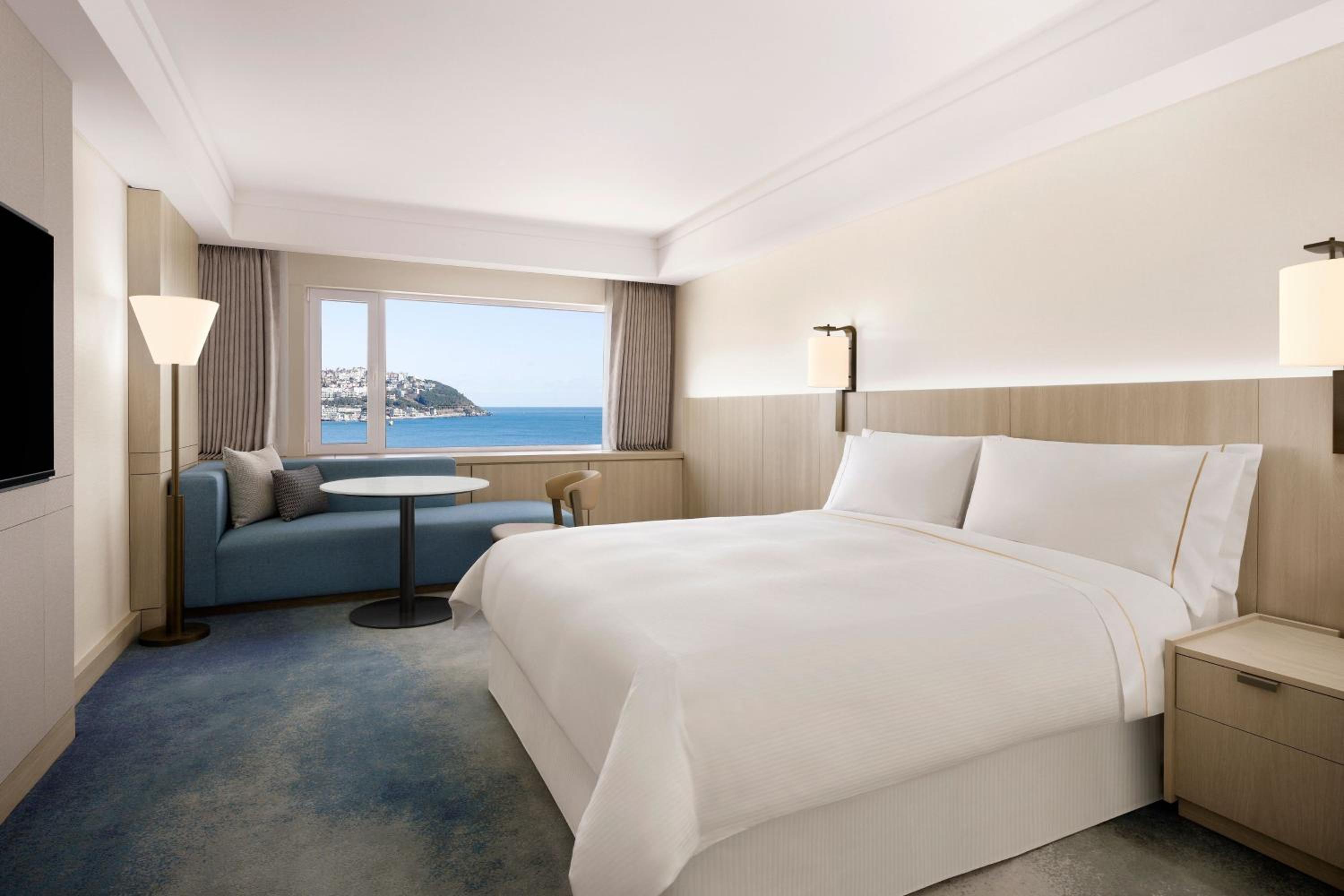 Executive Beach King, Club lounge access,  1 King, Haeundae Beach view - Photo 1