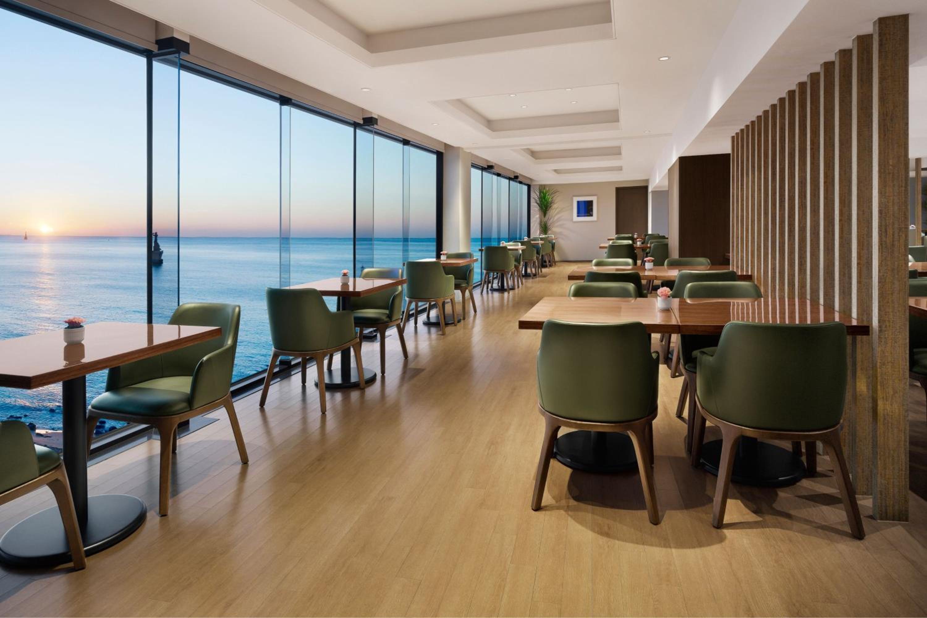 Executive Beach King, Club lounge access,  1 King, Haeundae Beach view - Photo 8