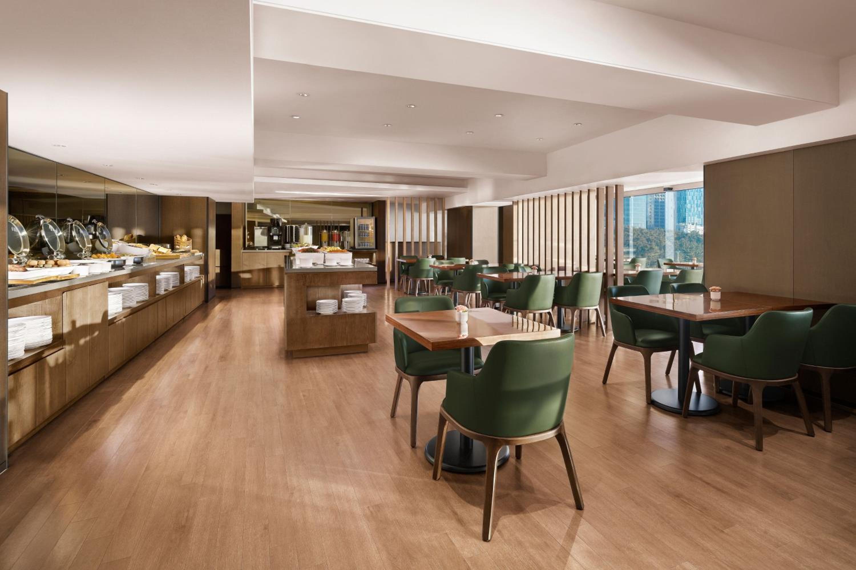 Executive Beach King, Club lounge access,  1 King, Haeundae Beach view - Photo 9