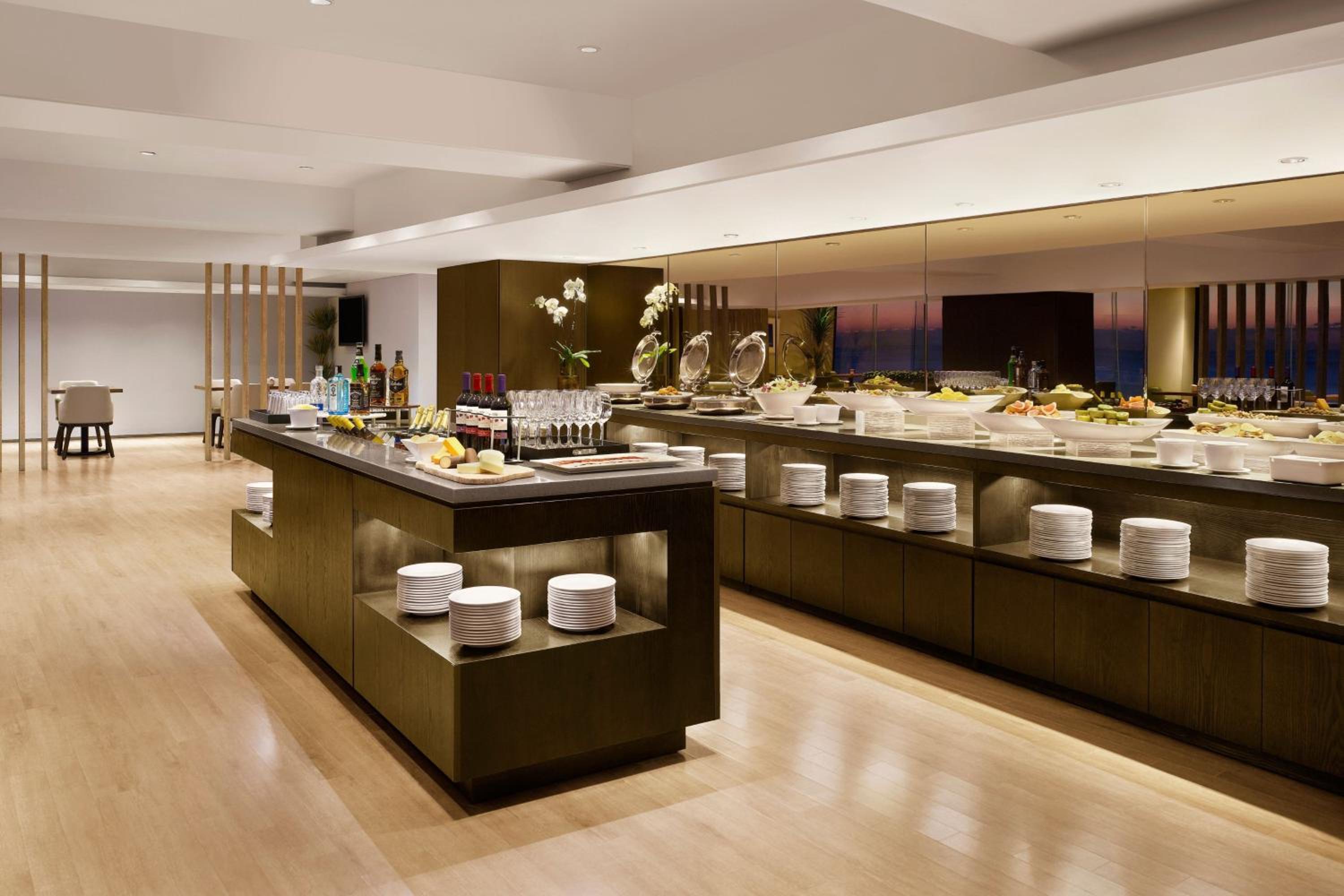 Executive Beach King, Club lounge access,  1 King, Haeundae Beach view - Photo 10