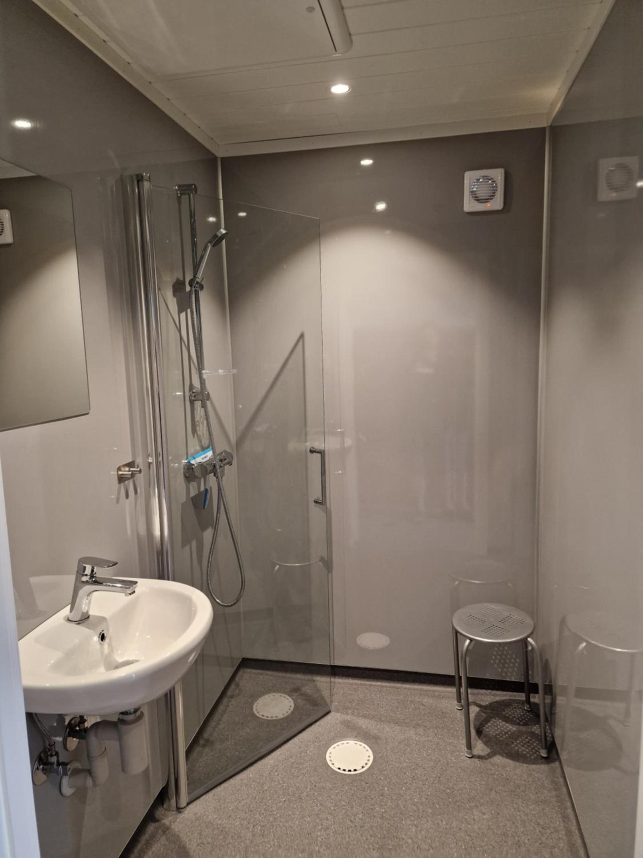 Twin Room with Shared Bathroom photo 1