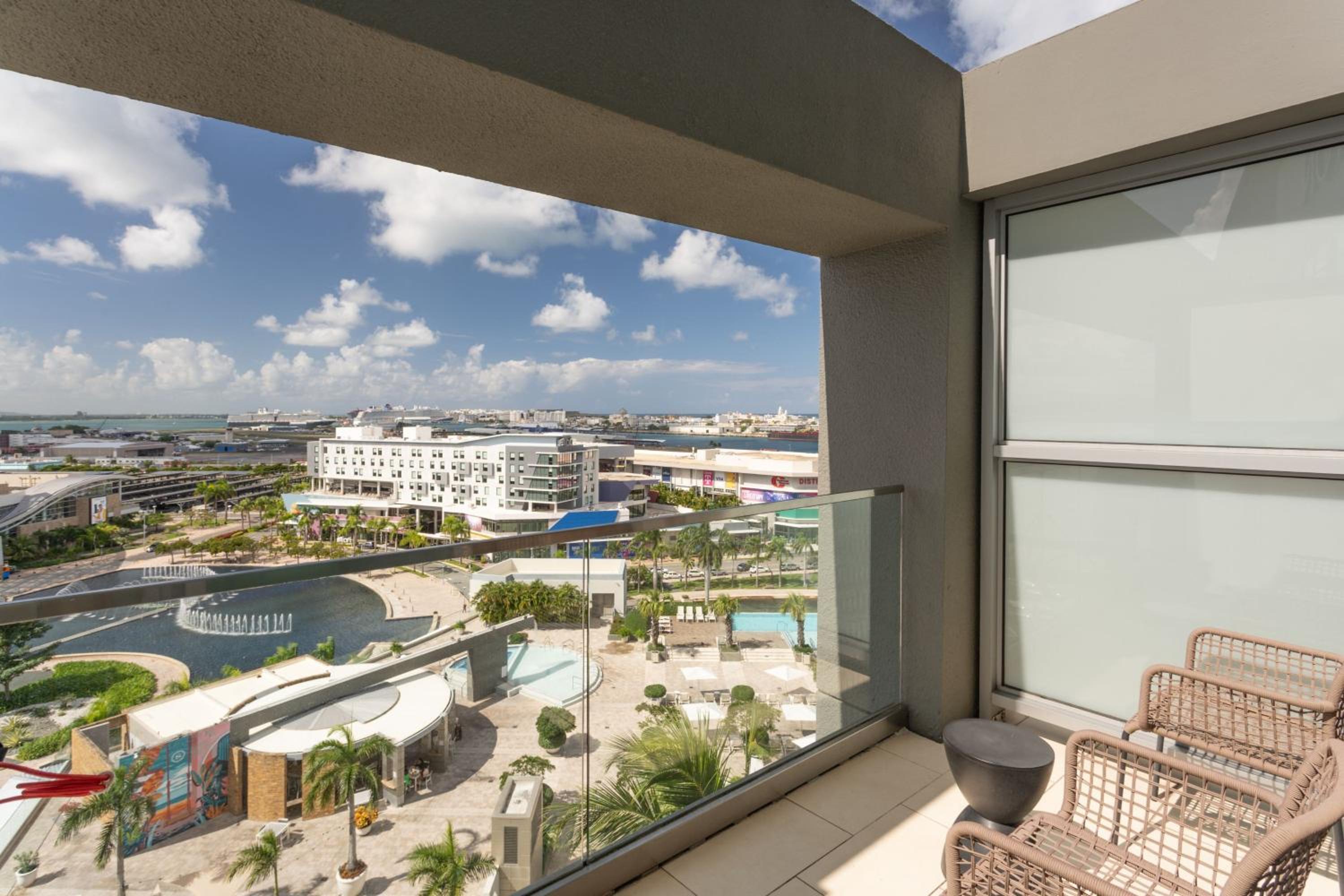 Bay View Room, 2 Queen Beds, Balcony photo 2