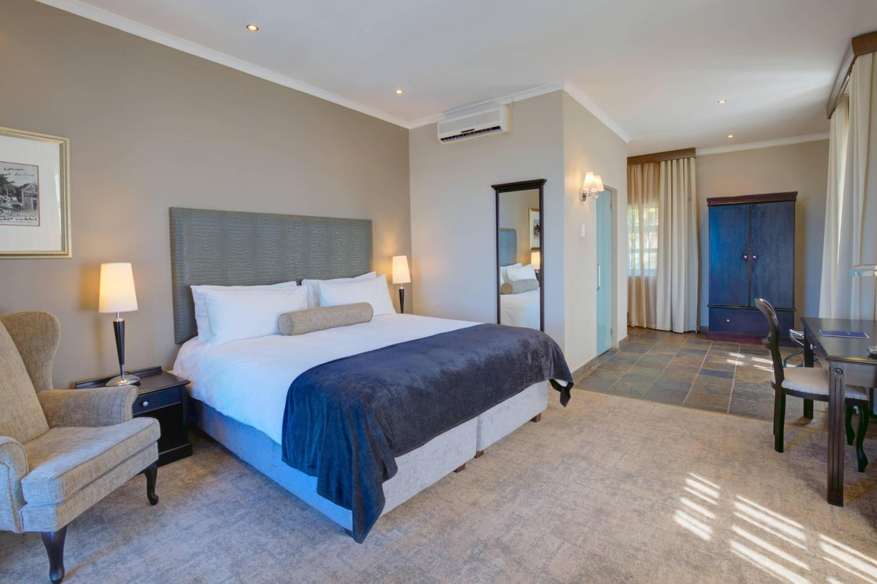  Standard room, 1 Queen Bed - Photo 2