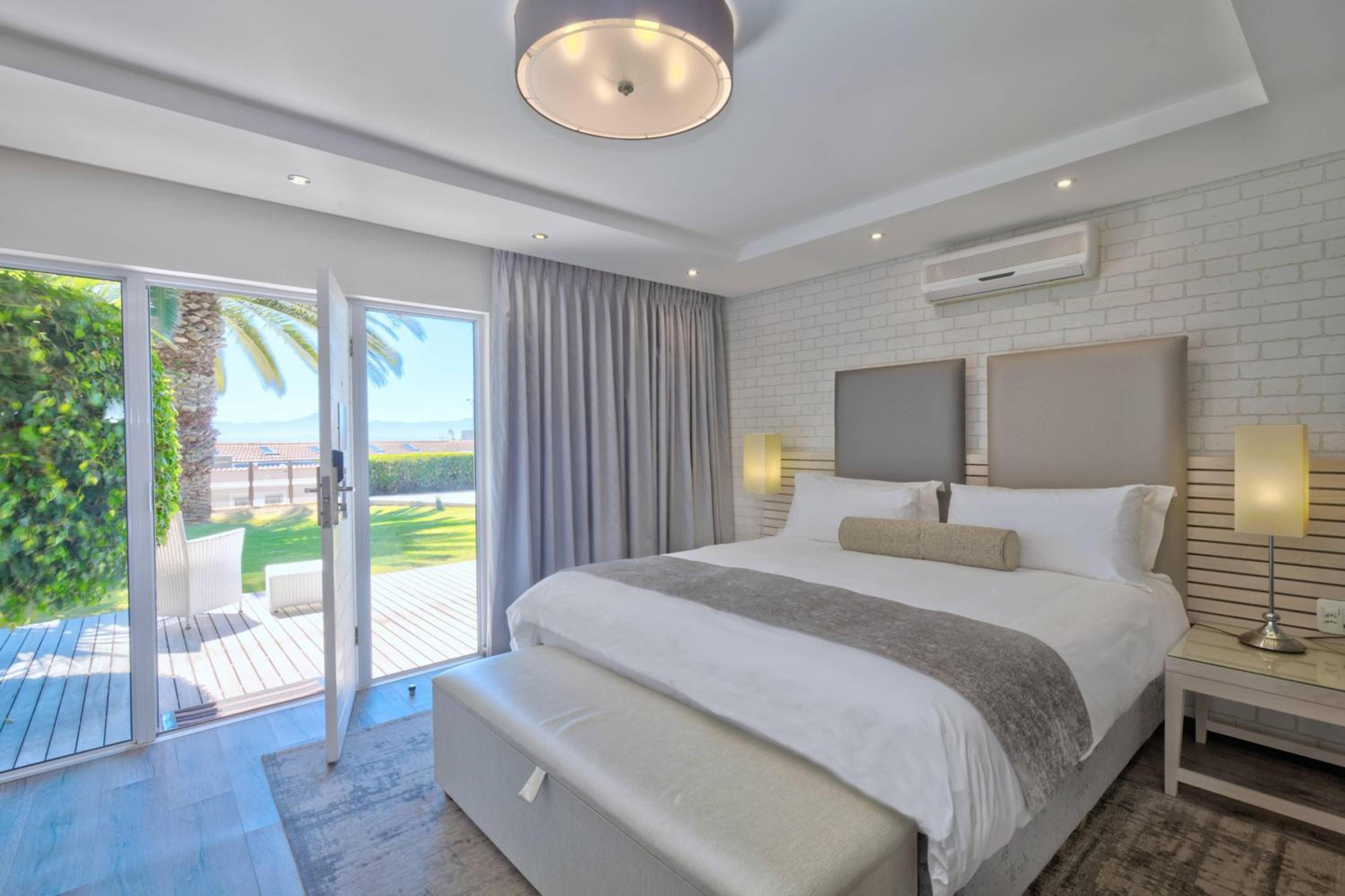 Standard room, 1 Queen Bed - Photo 3