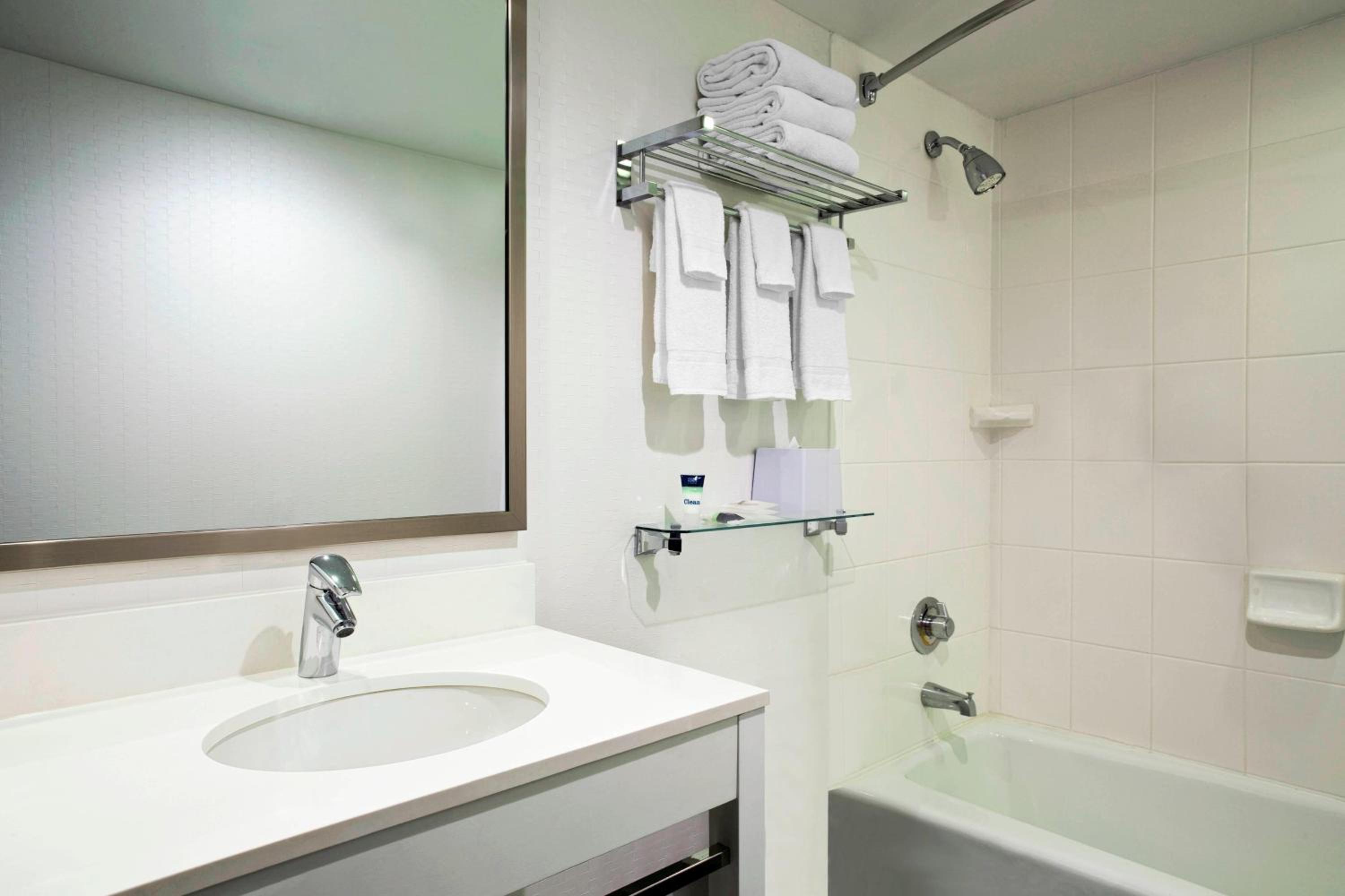 King Room - Disability Access photo 2