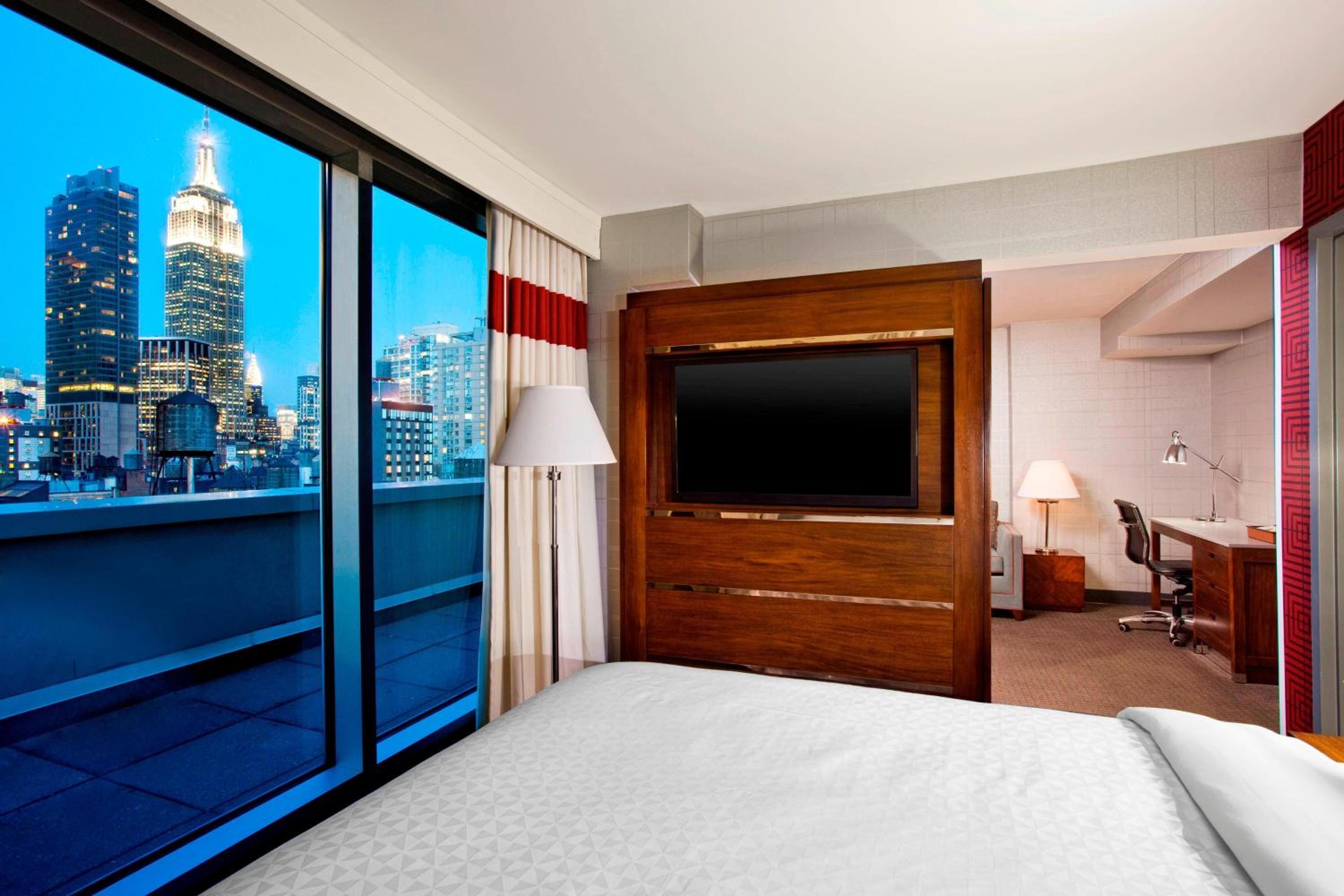 Chelsea Suite, 1 Bedroom Suite, 1 King, Sofa bed, Top floor photo 1