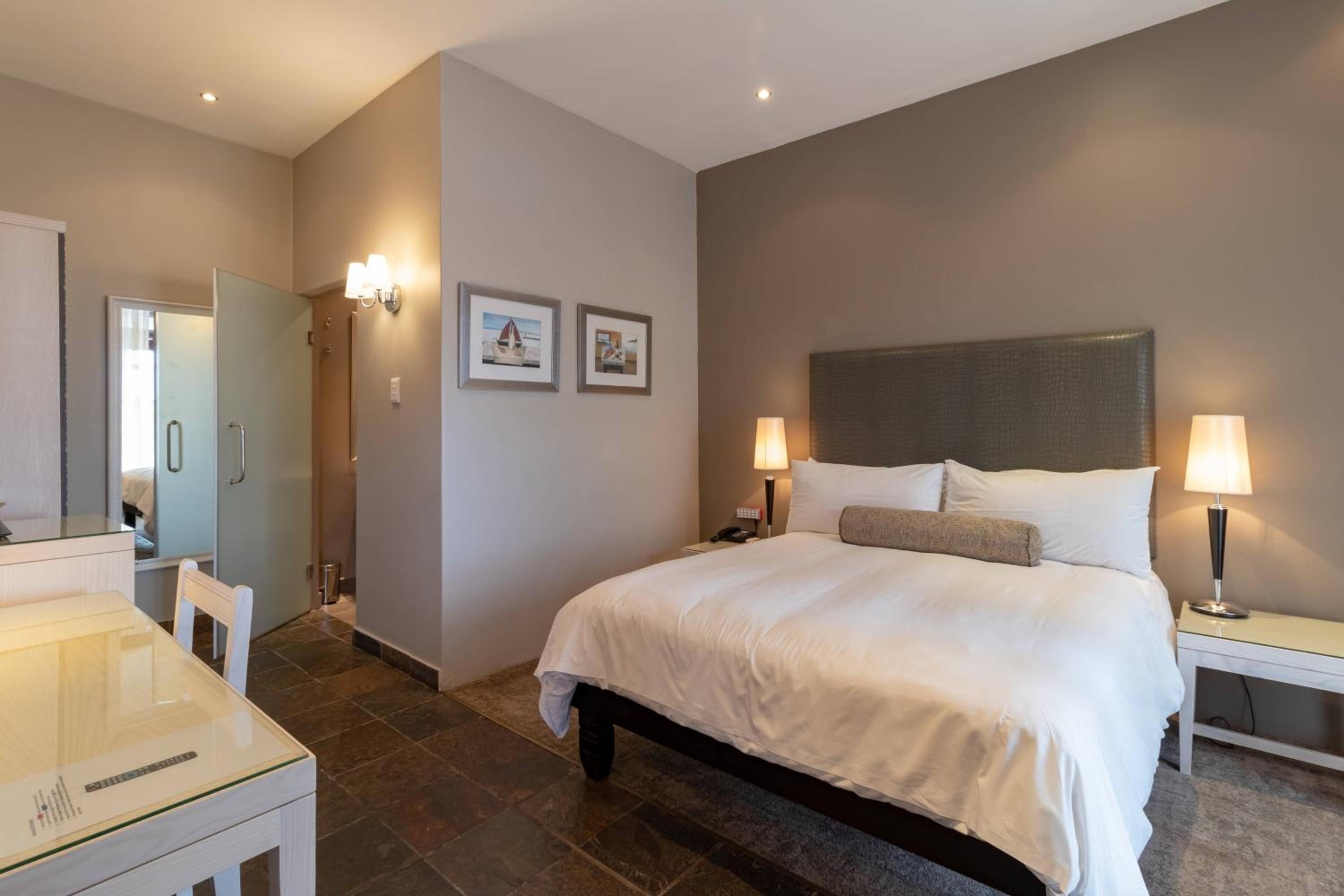  Standard room, 1 Queen Bed - Photo 1