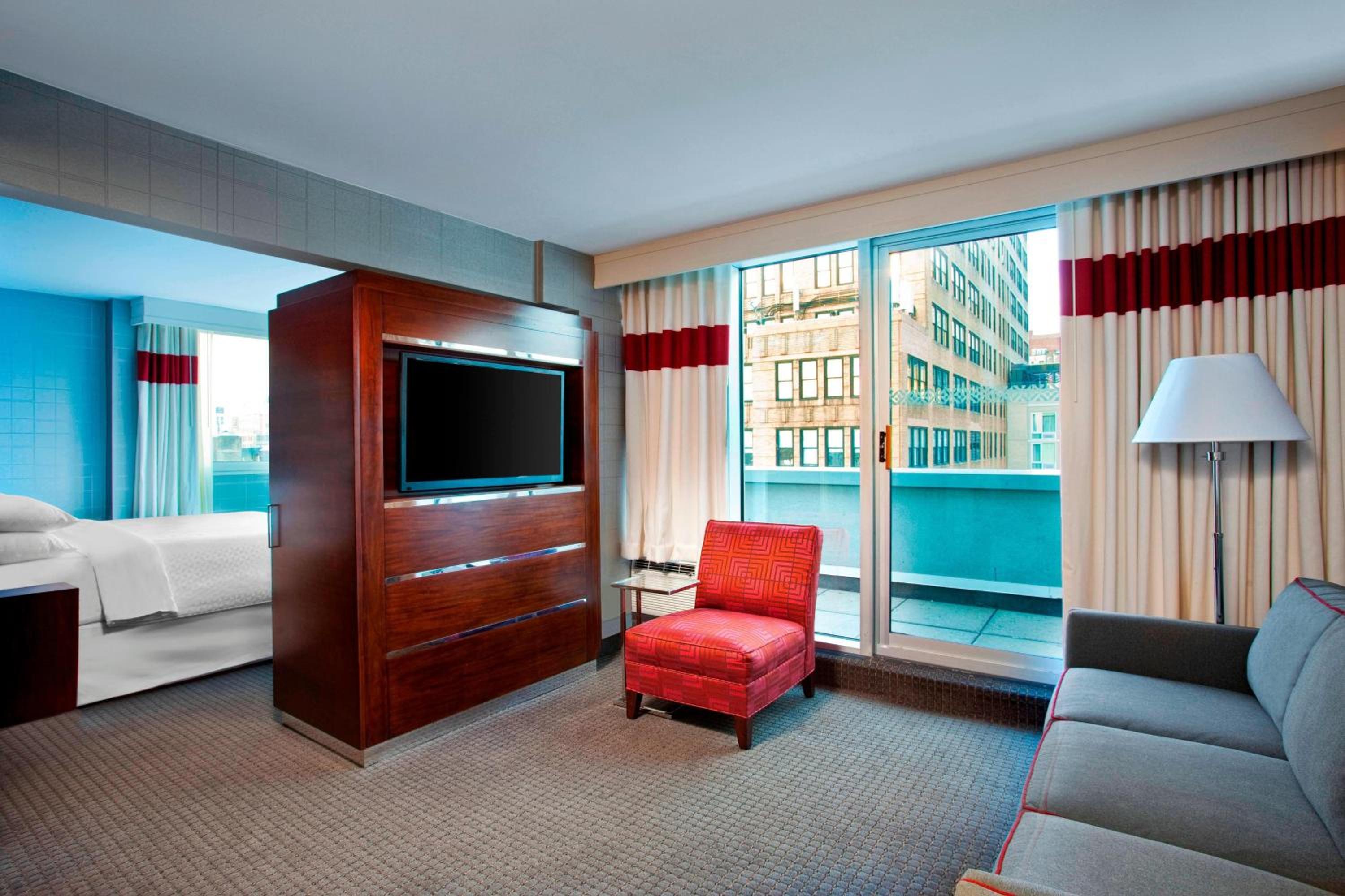 Chelsea Suite, 1 Bedroom Suite, 1 King, Sofa bed, Top floor photo 2