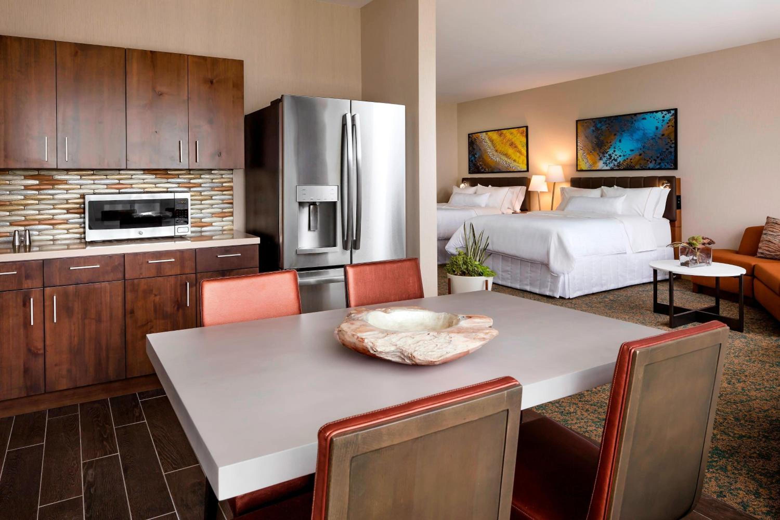 Junior Executive King Suite with Two King Bed