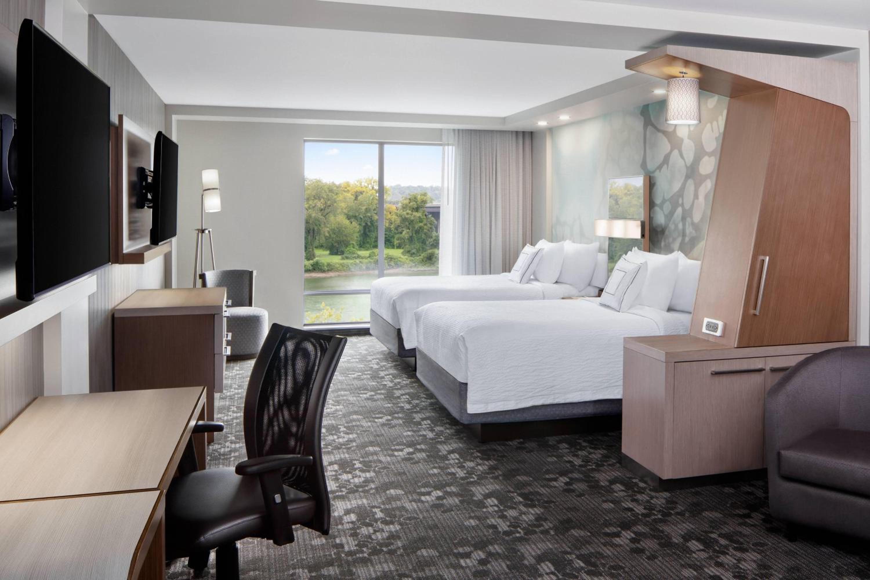 Suite, 2 Queen, Sofa bed, River view photo 2