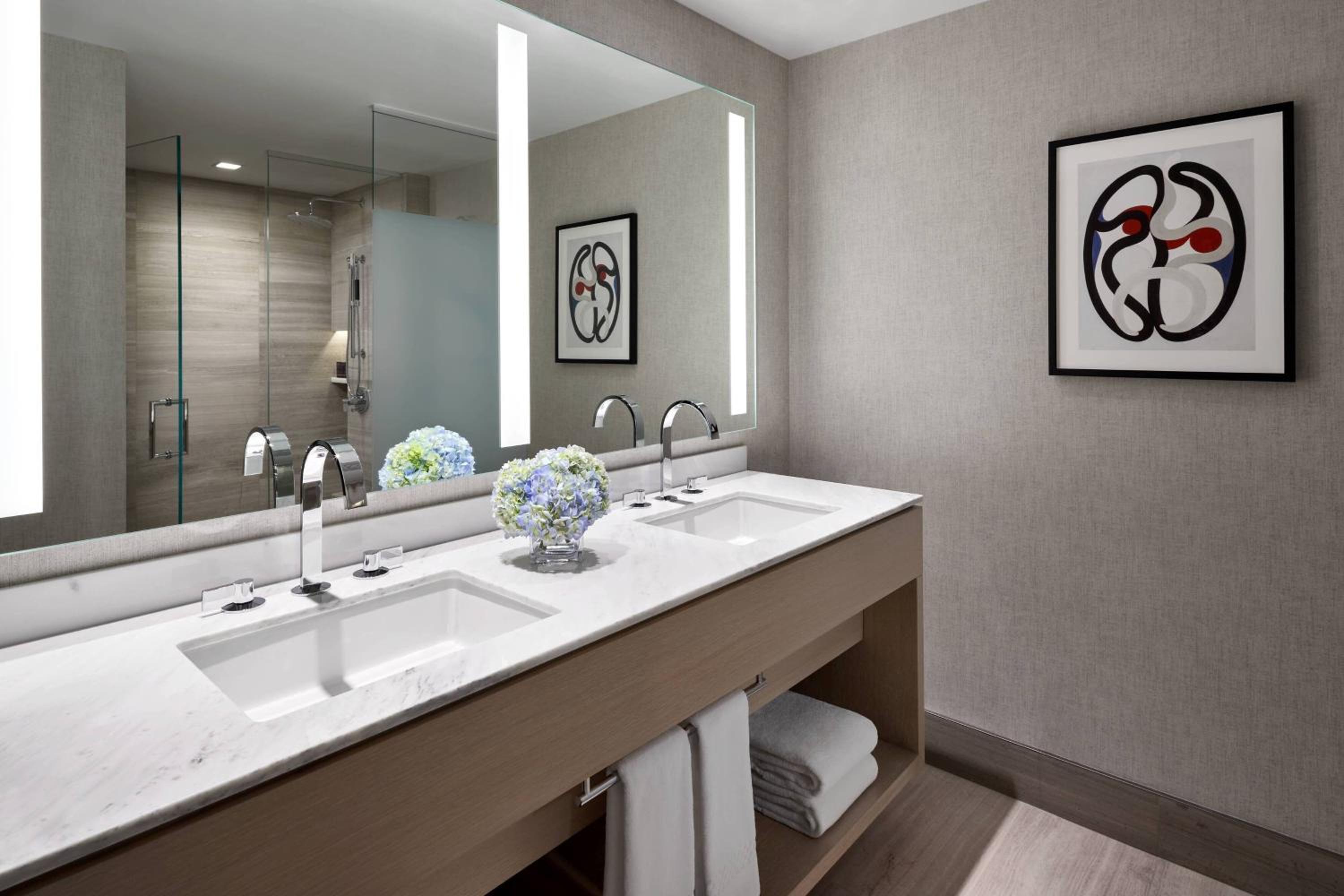 King Room with City View - Photo 4