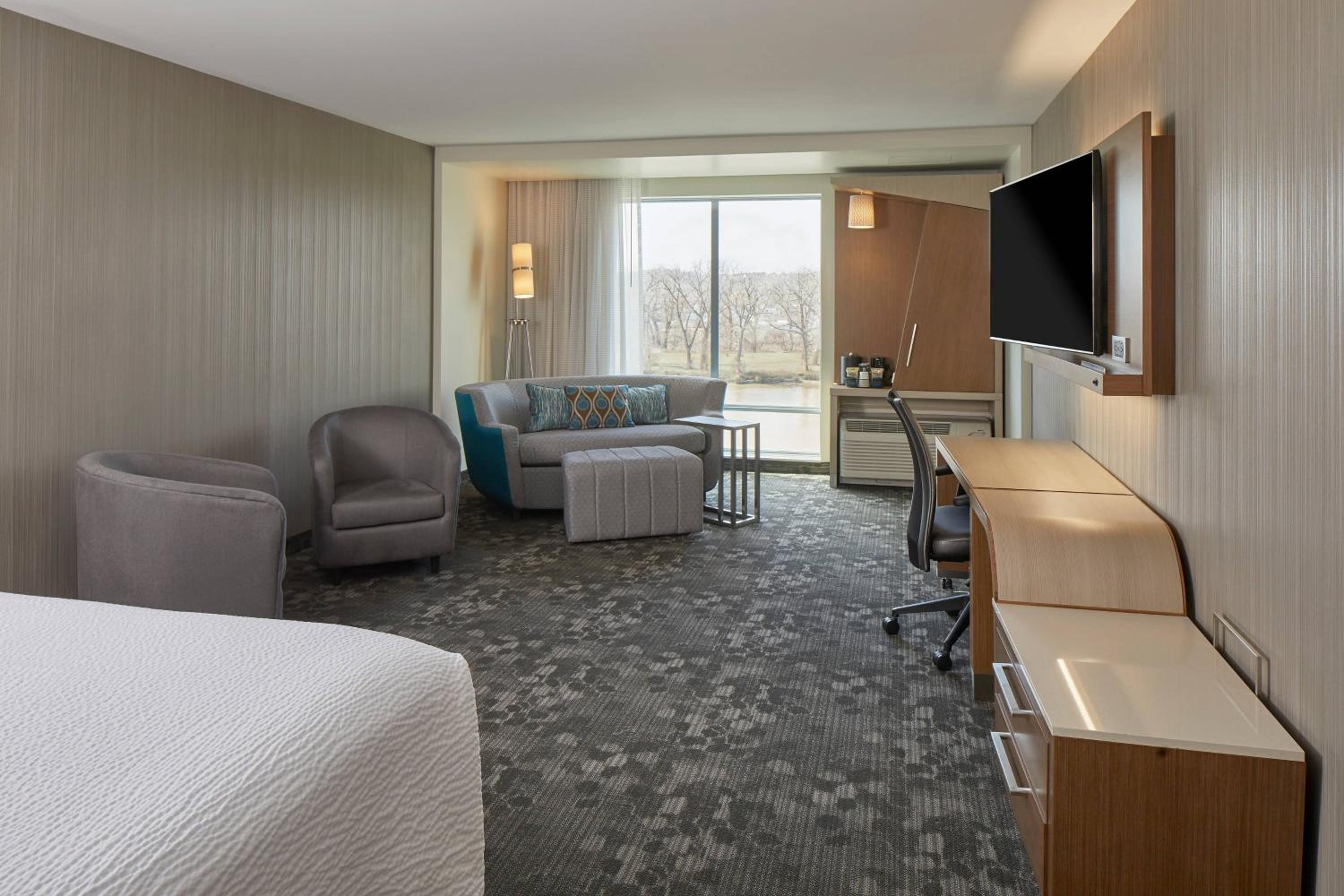 One King Suite with River View and Sofa Bed