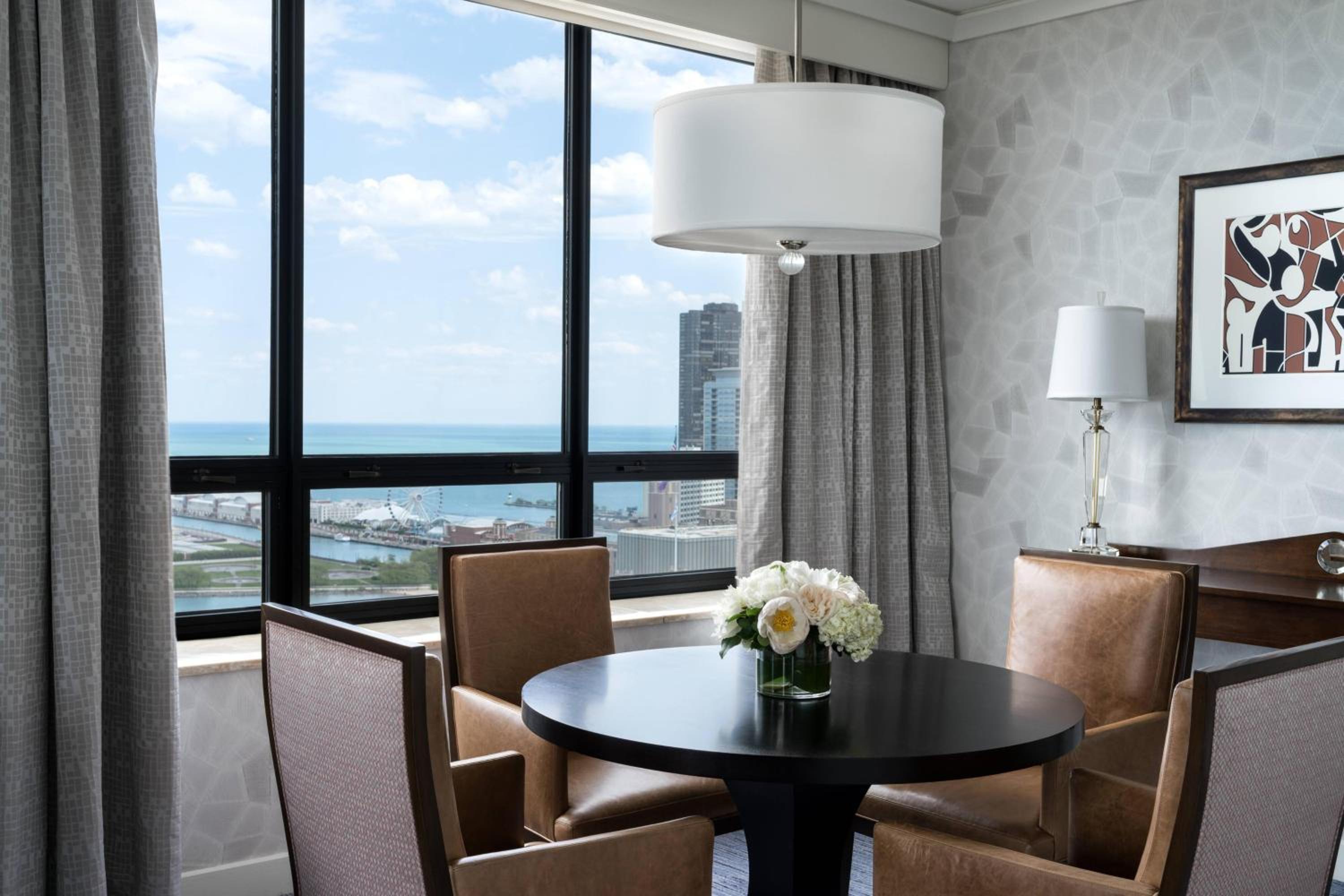 One-Bedroom Lakeside Suite with Lounge Access - Photo 5