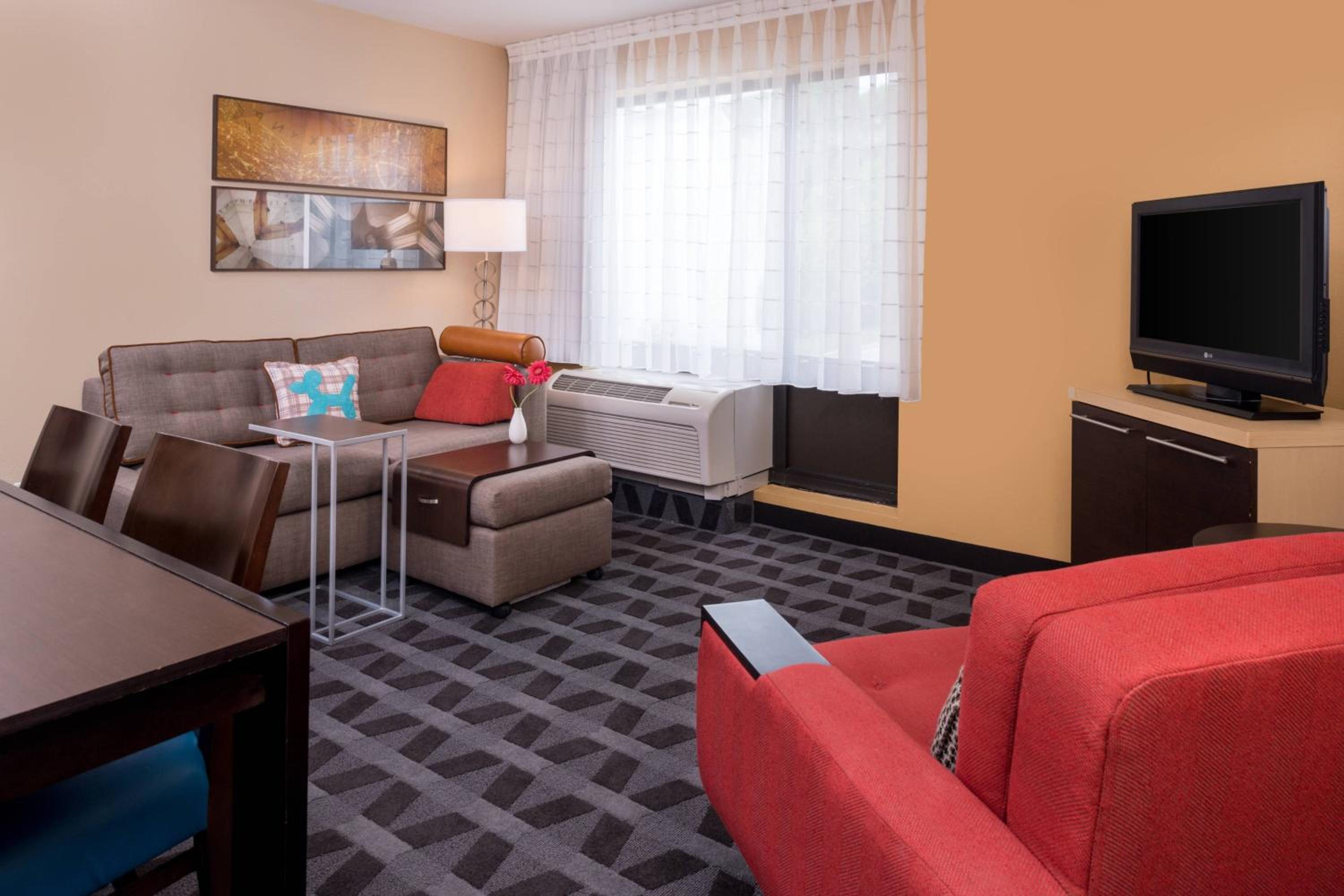 Two-Bedroom Queen Suite with Sofa Bed - Photo 5