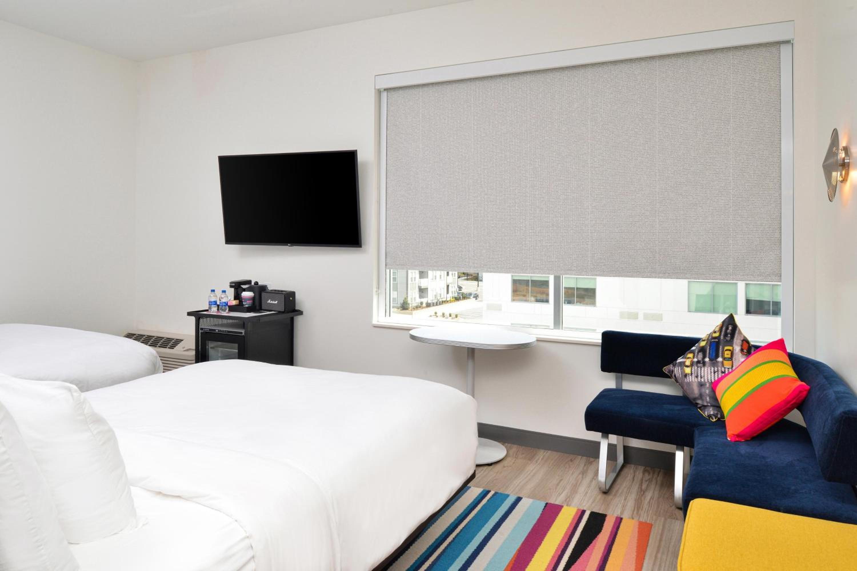 Aloft, Guest room, 2 Queen - Photo 1