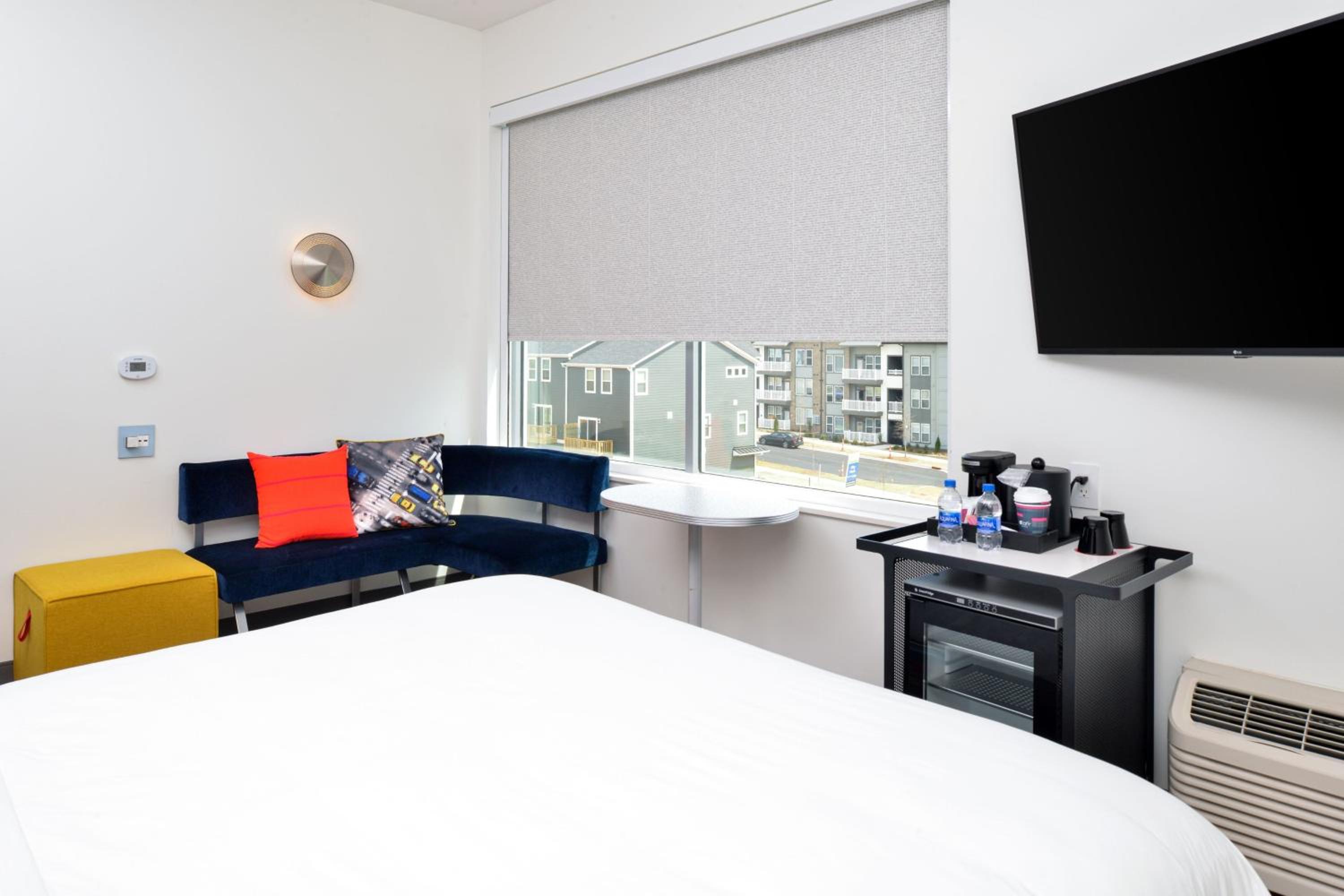 Aloft, Guest room, 1 King - Photo 3