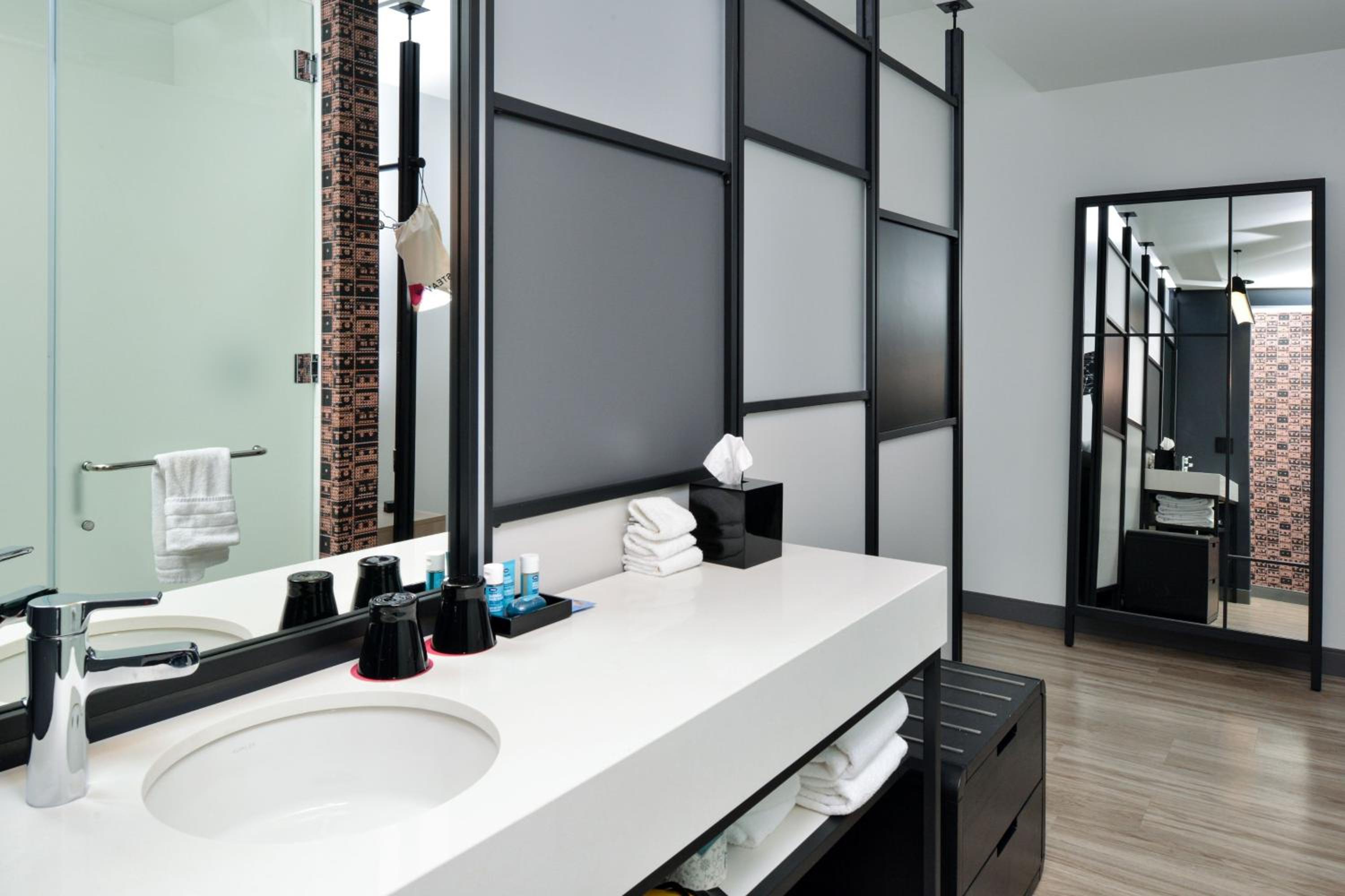 Aloft, Guest room, 2 Queen - Photo 2