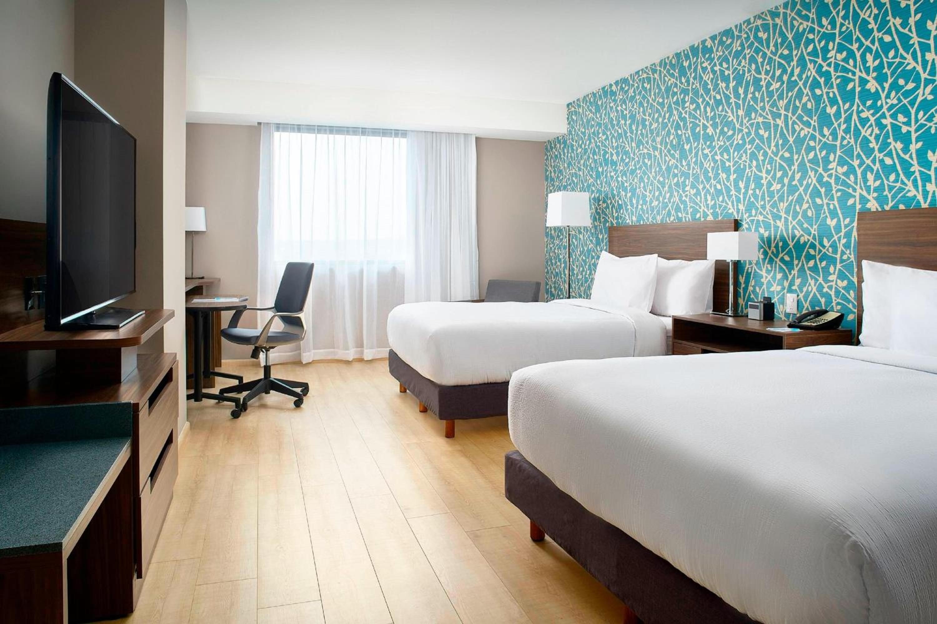 Standard Queen Room with Two Queen Beds photo 3