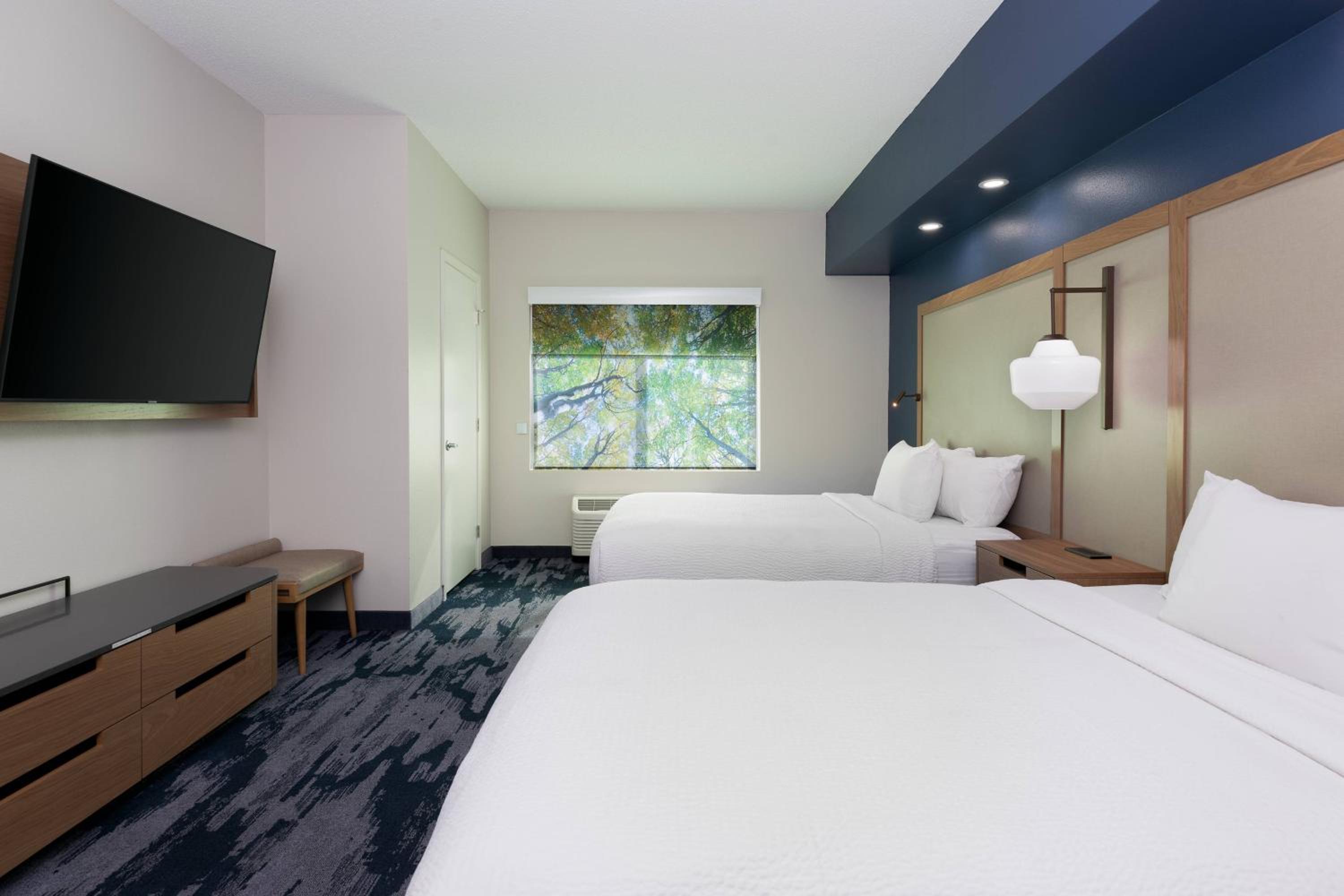 Queen Room with Two Queen Beds - Photo 1