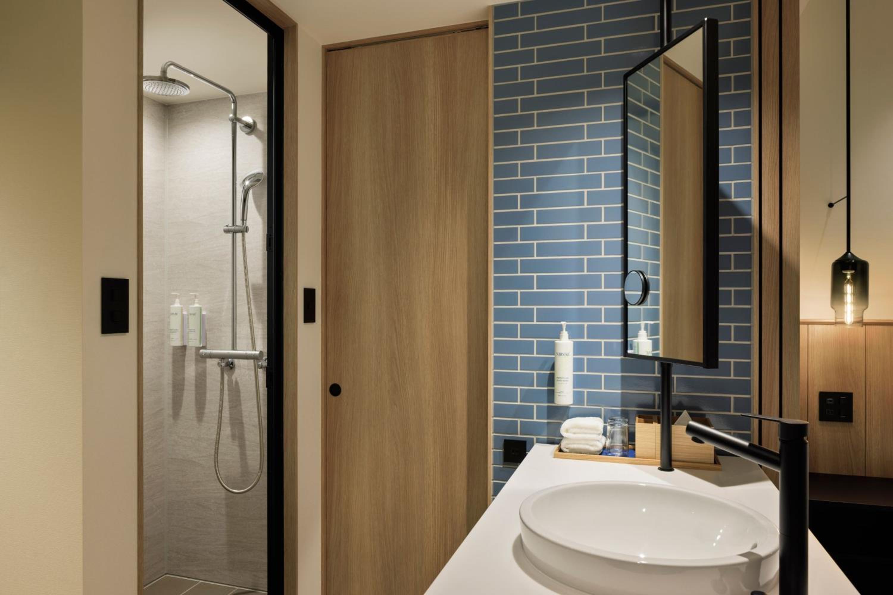 Standard Twin Room - Photo 11