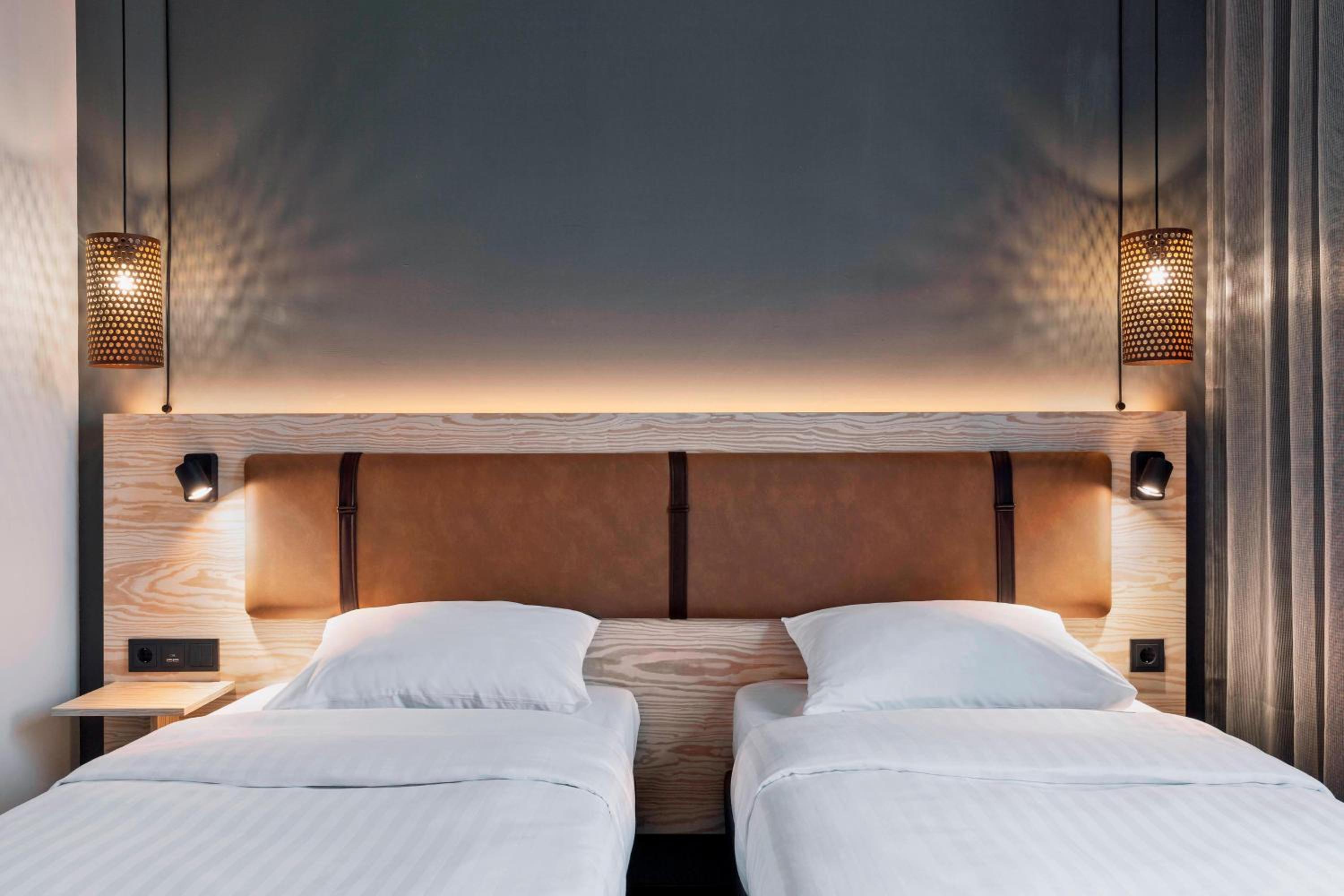 Moxy Twin Sleeper thumbnail 5