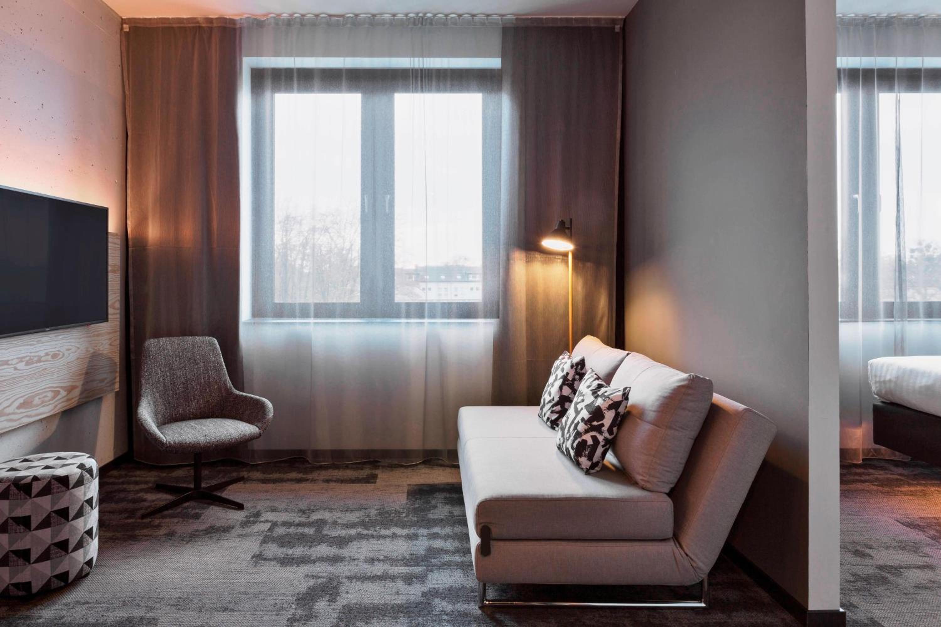 Moxy Fabulous Sleeper, Larger Guest room, 1 Queen, Sofa bed