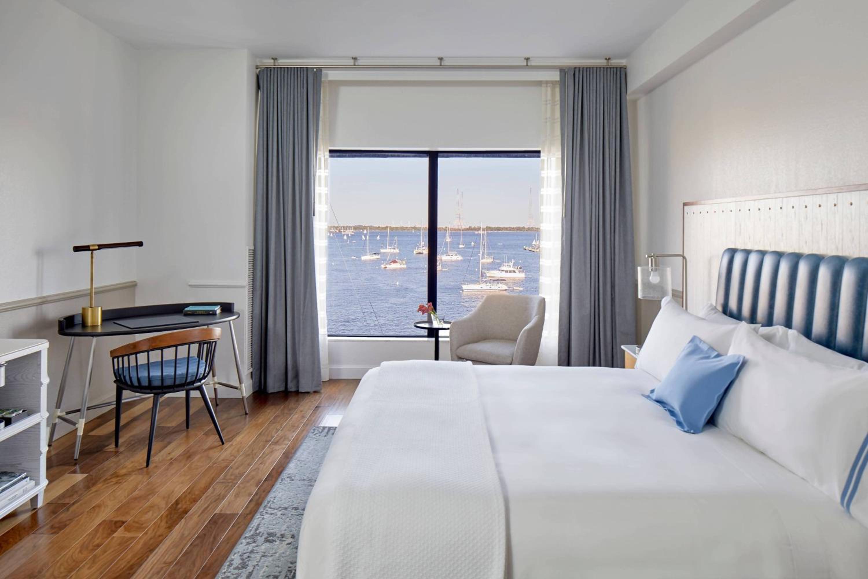 Deluxe Guest Room, King - Photo 1