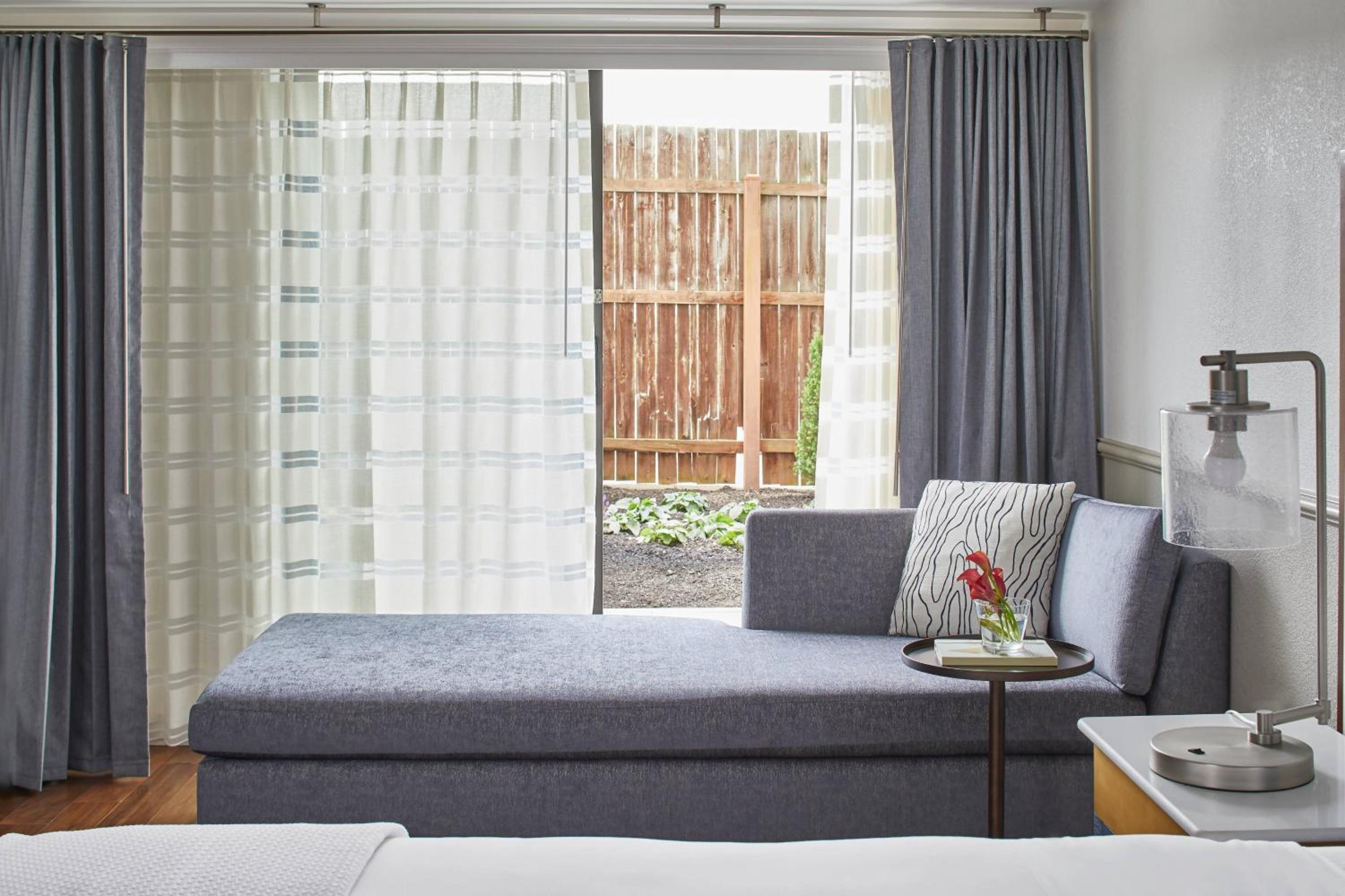 King Room - Hearing Accessible - Photo 20