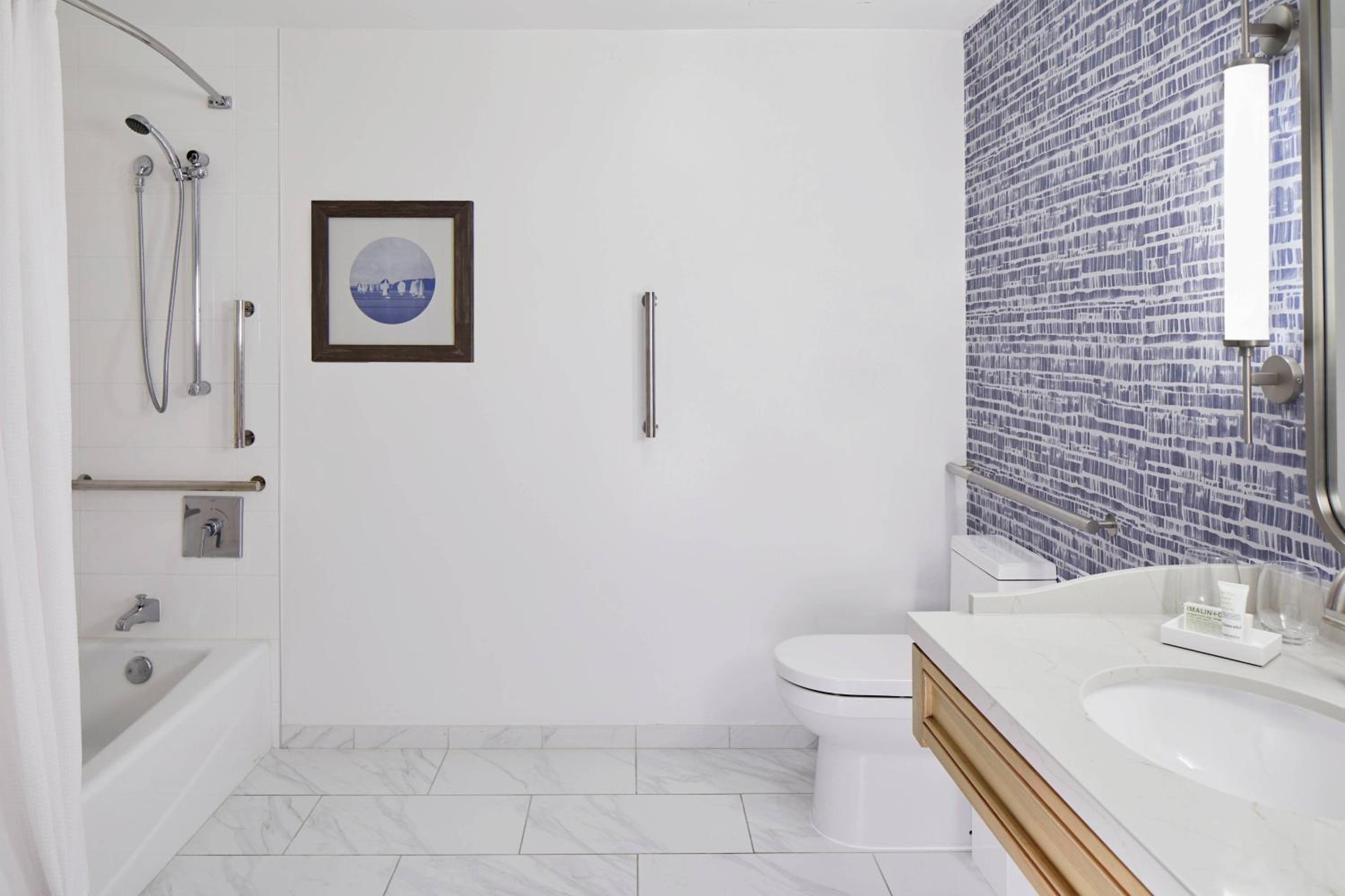 King Room - Hearing Accessible - Photo 5